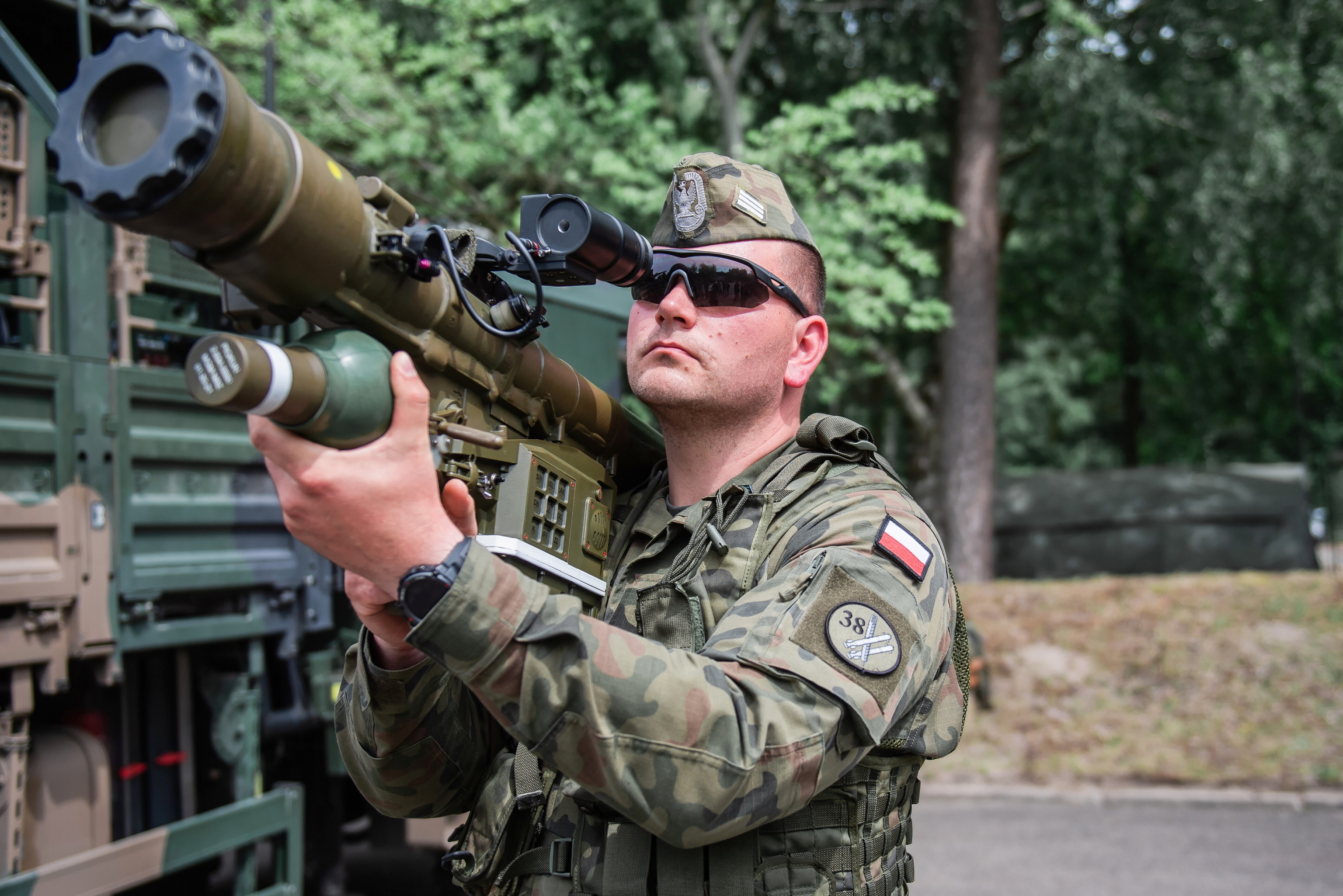 A Polish soldier has an anti-aircraft defense system.