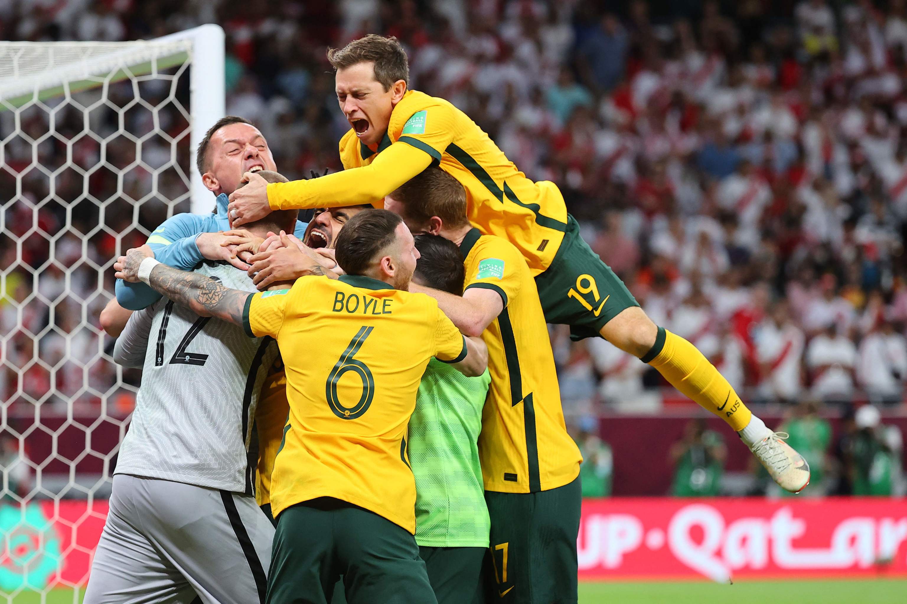 Los jugadores de Australia celebran la clasificacin para el Mundial.