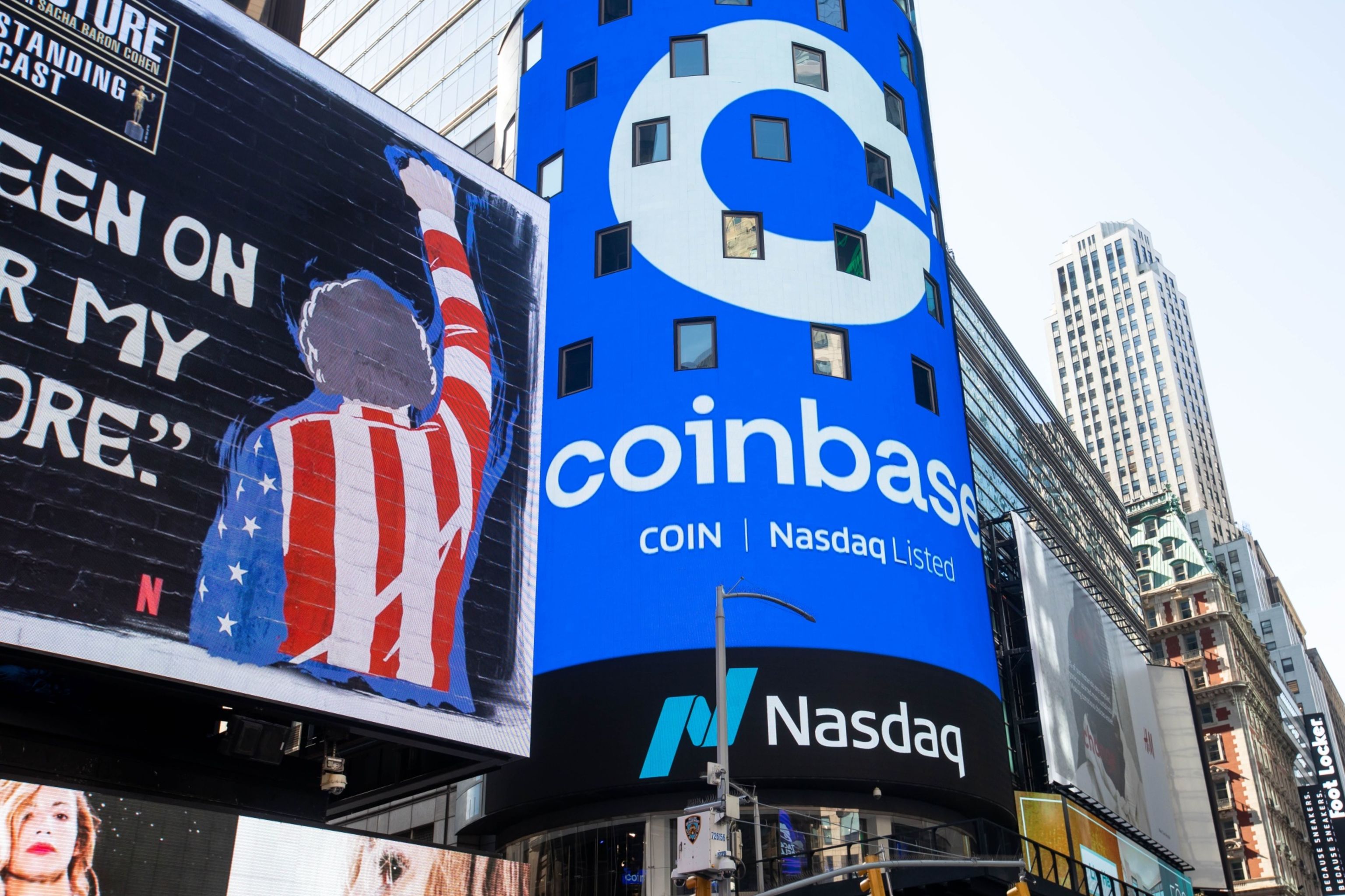 Logotipo de Coinbase en Nueva York.