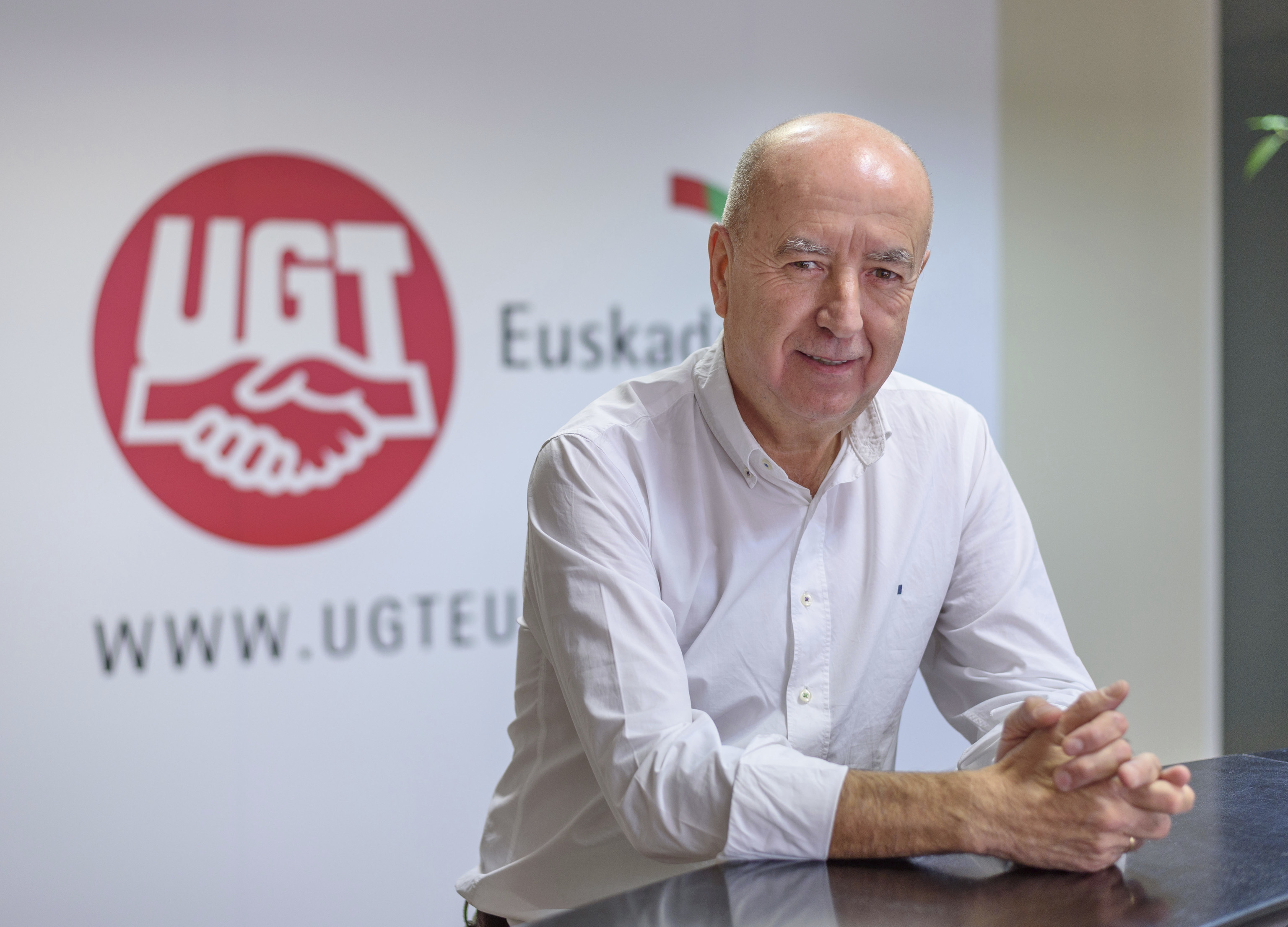 El secretario general de UGT Ral Arza en la sede del sindicato en el centro de Bilbao.