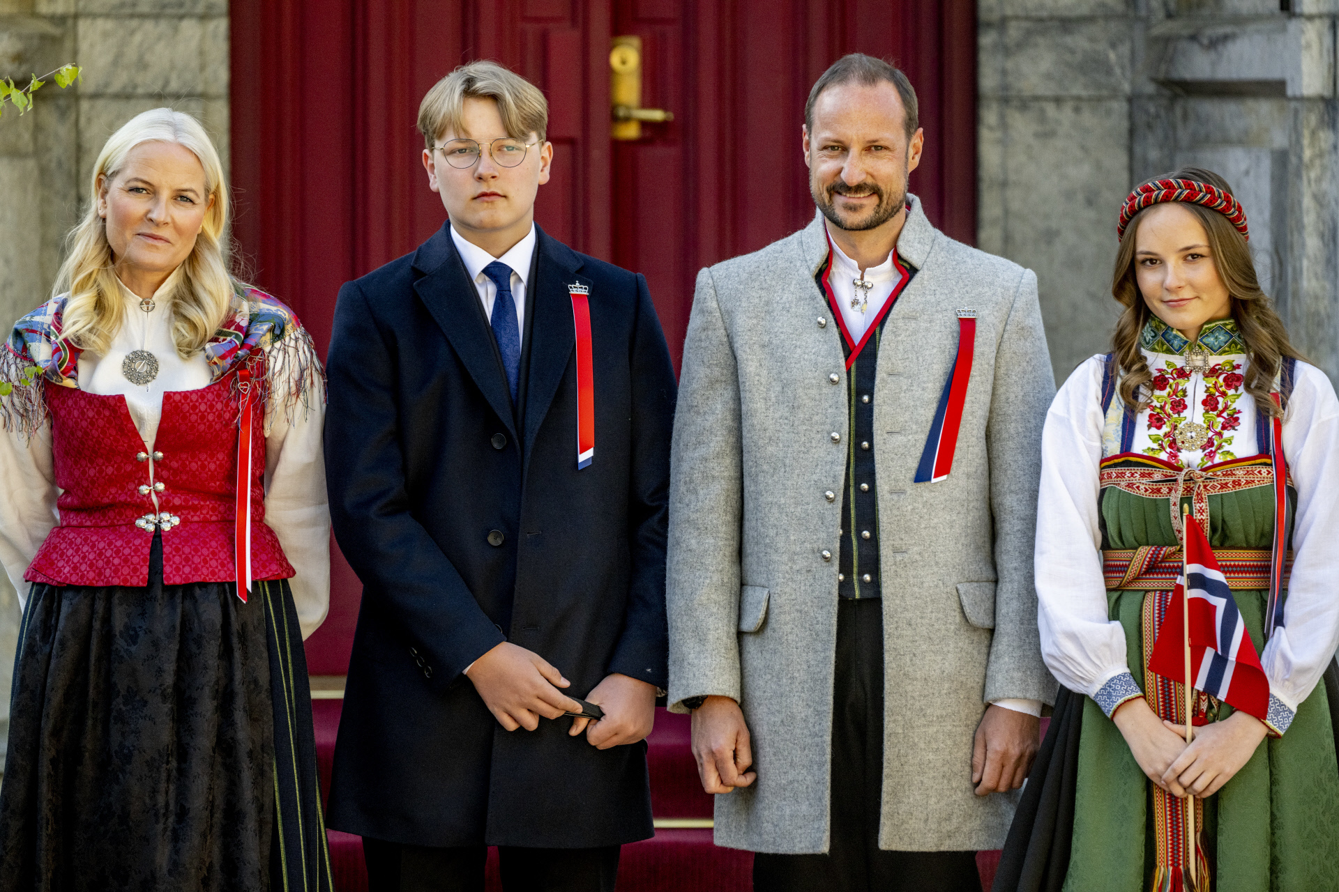 La princesa, con sus padres, Haakon y Mette-Marit, y su hermano Sverre Magnus.