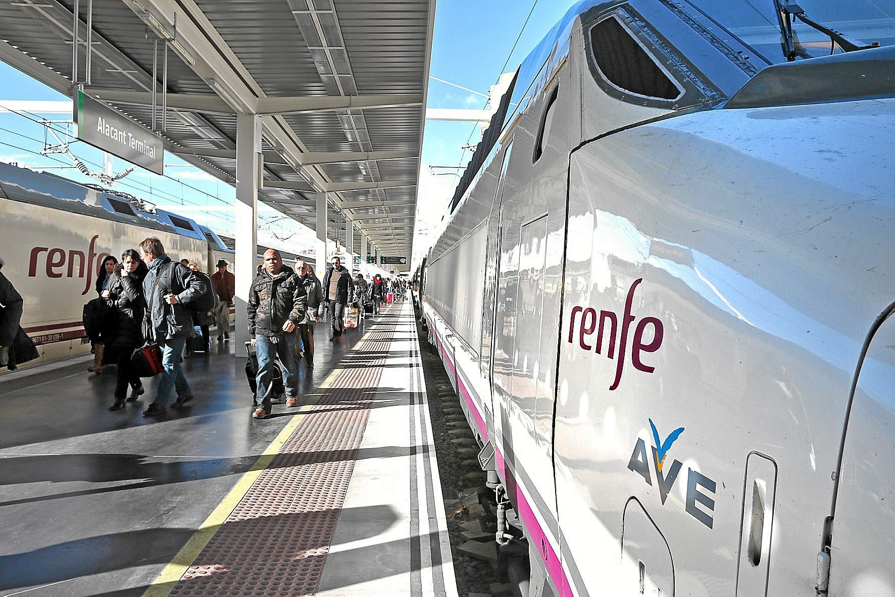 Renfe reanuda este jueves la venta de billetes de AVE entre Madrid y Alicante