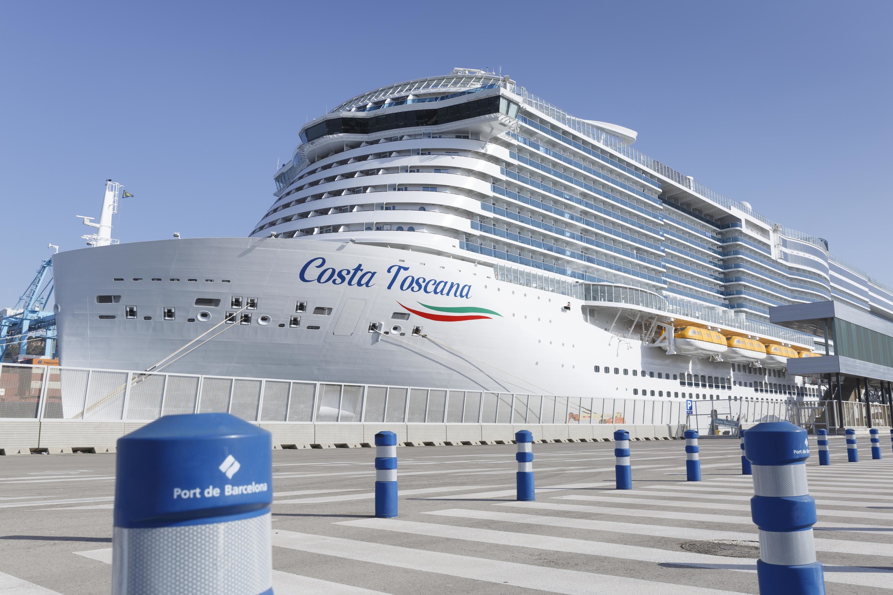El nuevo barco de Costa Cruceros, atracado en Barcelona.