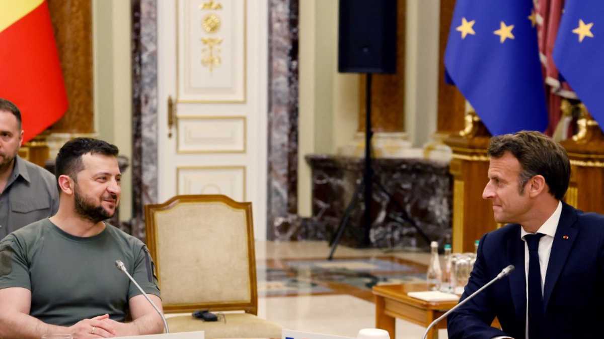 Zelenski, con el presidente francés Macron.