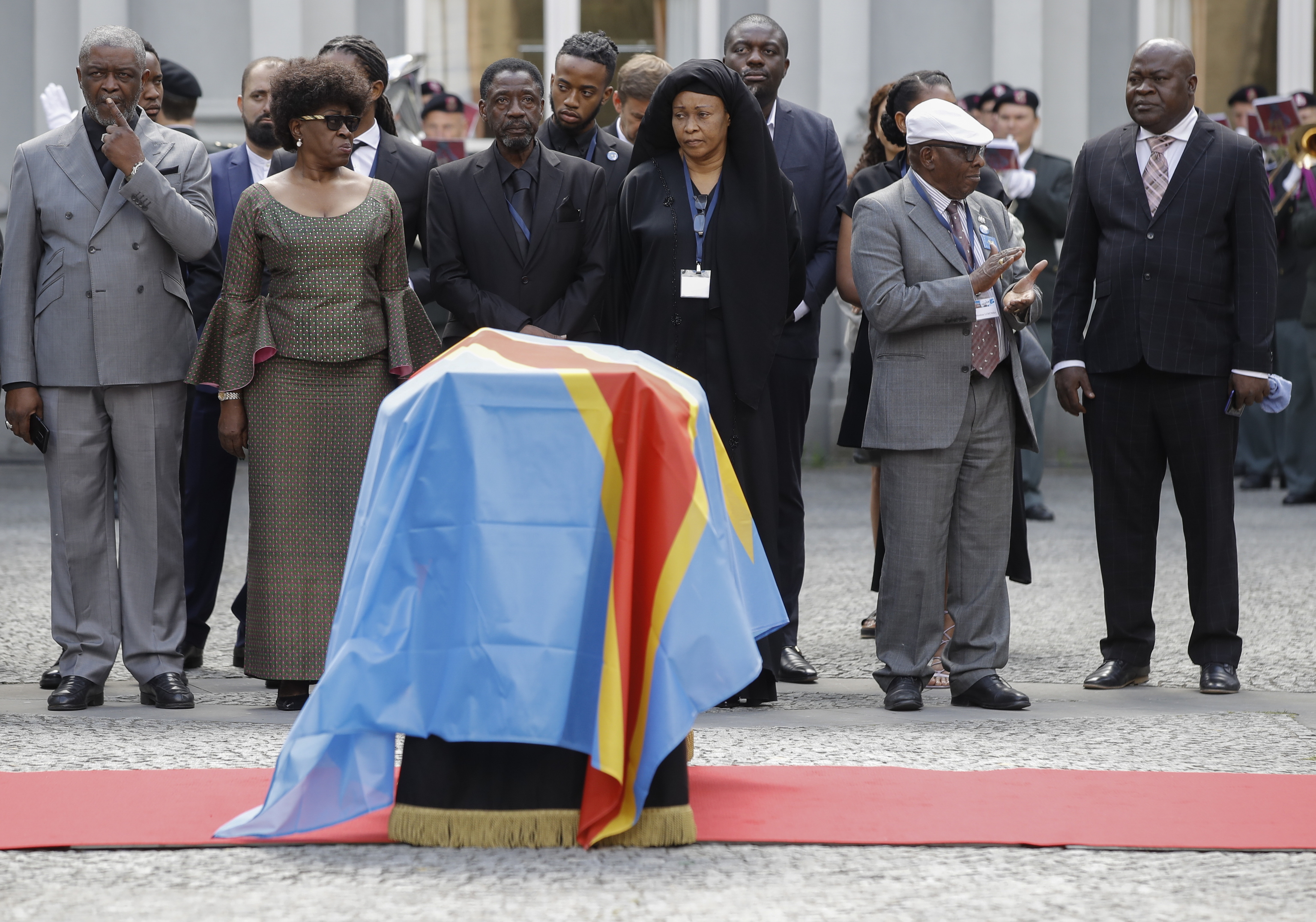 Bélgica devuelve a la familia de Patrice Lumumba los últimos restos del héroe congoleño: una caja azul con un diente