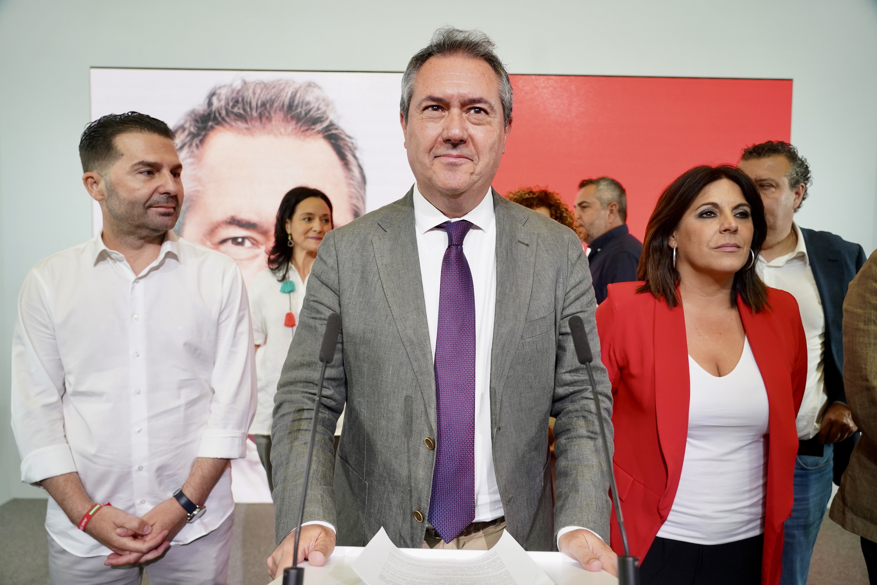 El candidato socialista, Juan Espadas, durante la comparecencia ofrecida este lunes en Sevilla.