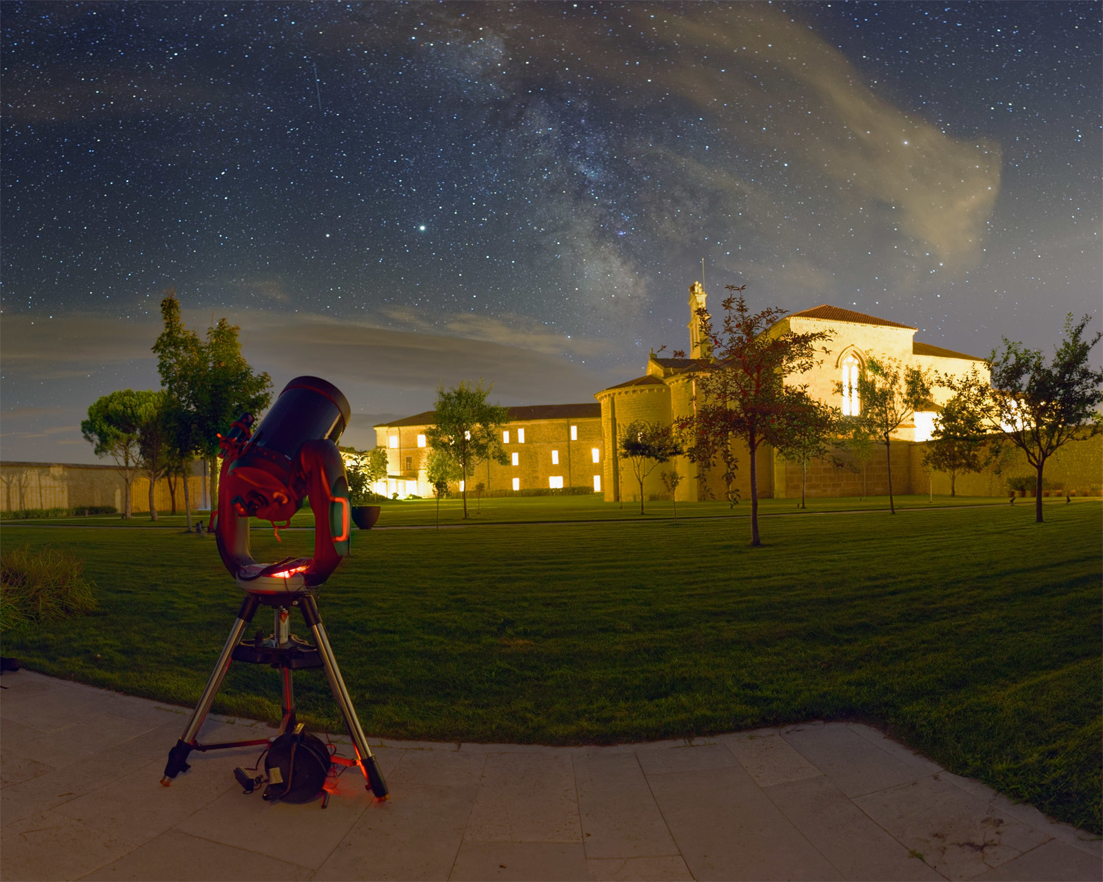 La observación de estrellas es una de las experiencias que ofrece Abadía Retuerta LeDomaine.