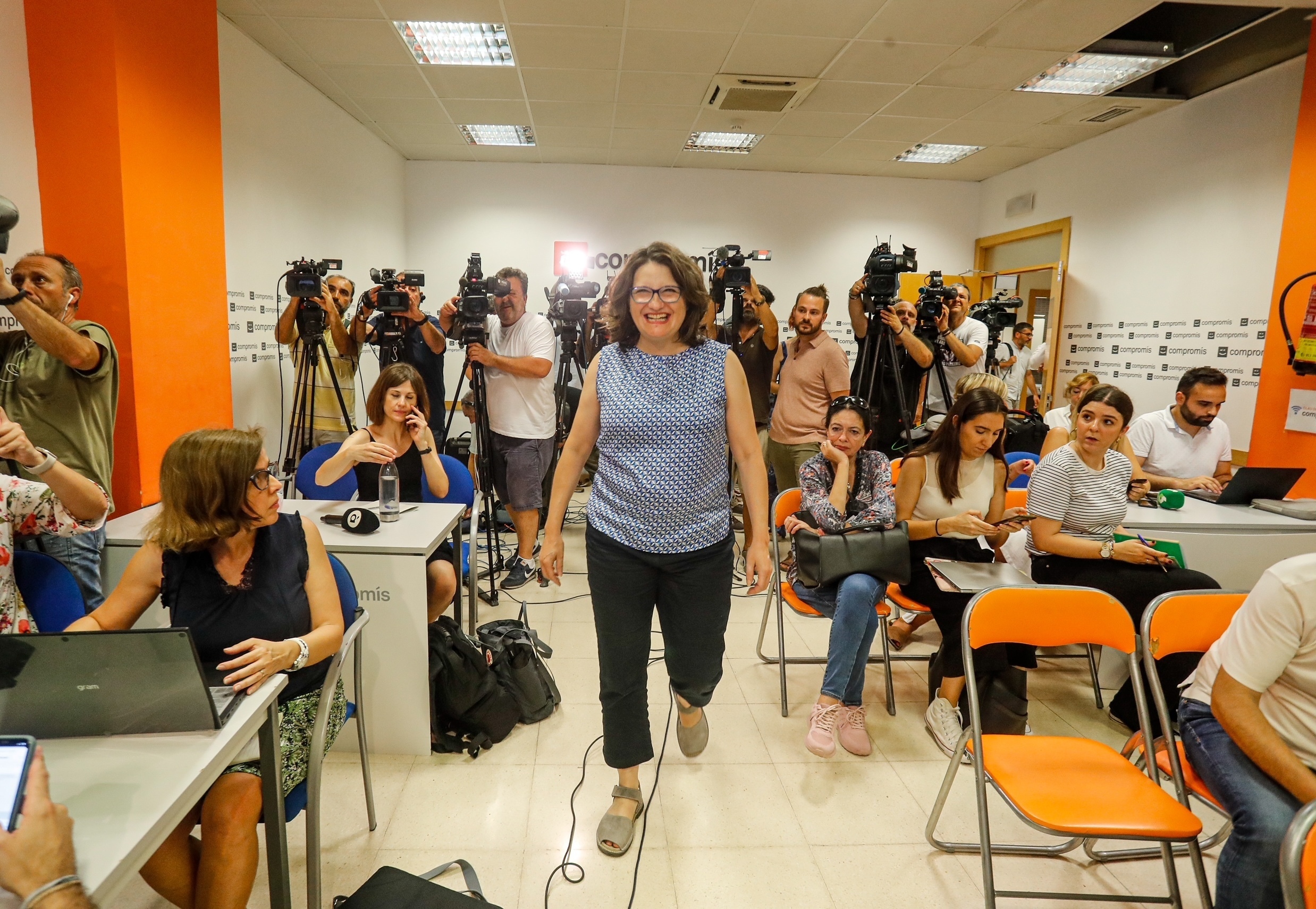 Dimisión de Mónica Oltra, este martes, en la sede de Compromís en Valencia.