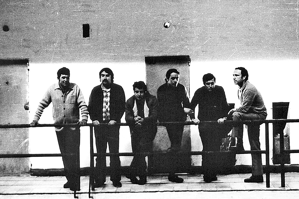 Seis de los 10 dirigentes de CCOO, en la Tercera Galera de la crcel de Carabanchel durante su condena. El segundo por la izquierda es Paco Acosta.