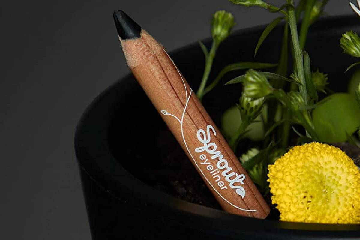 Este lpiz de ojos Sprout es uno de los productos de belleza eco que te recomendamos en BAZAR