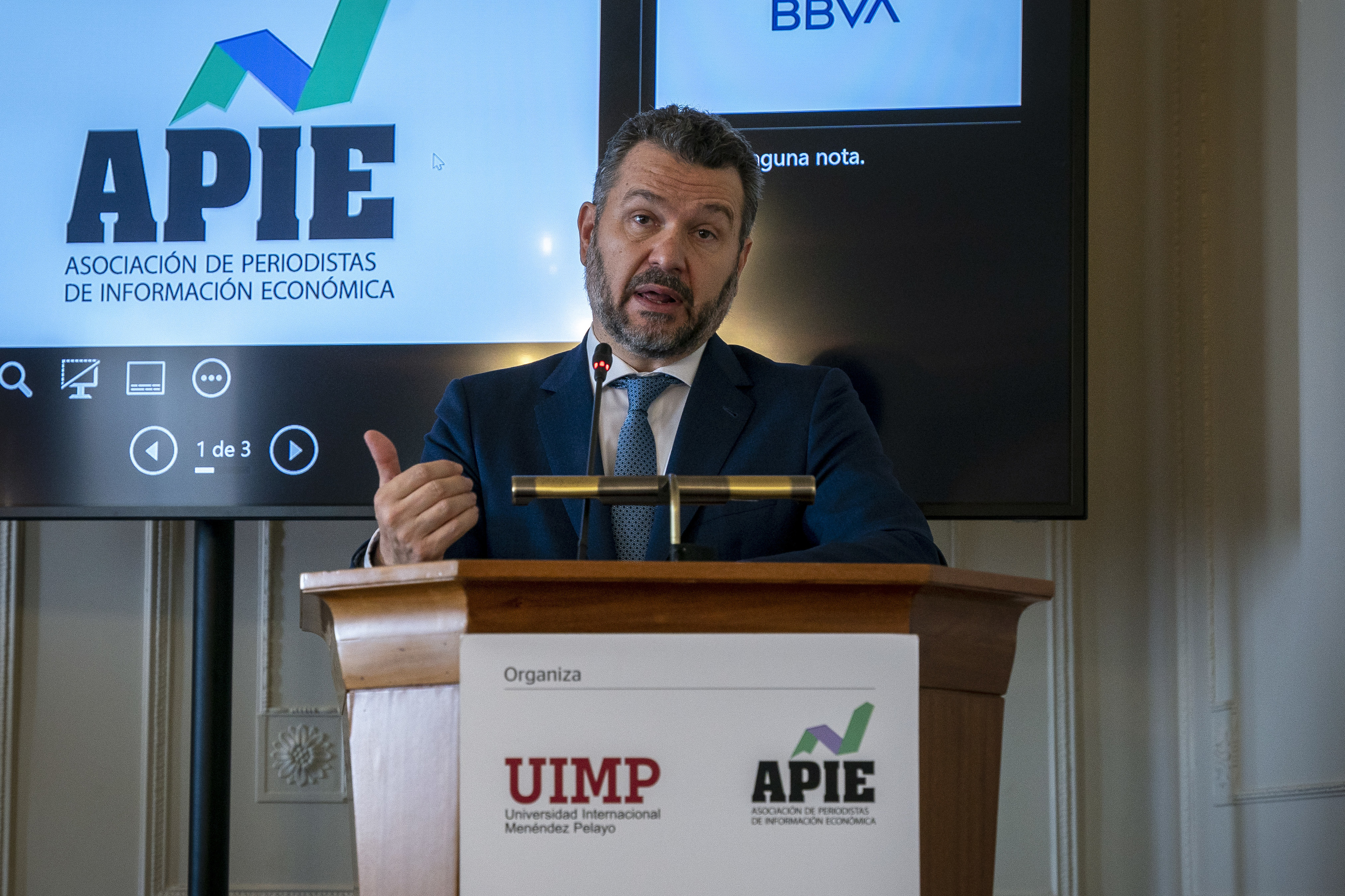 El presidente de la CNMV, Rodrigo Buenaventura, este viernes en el curso organizado por la Asociación de Periodistas de Información Económica (APIE) en Santander