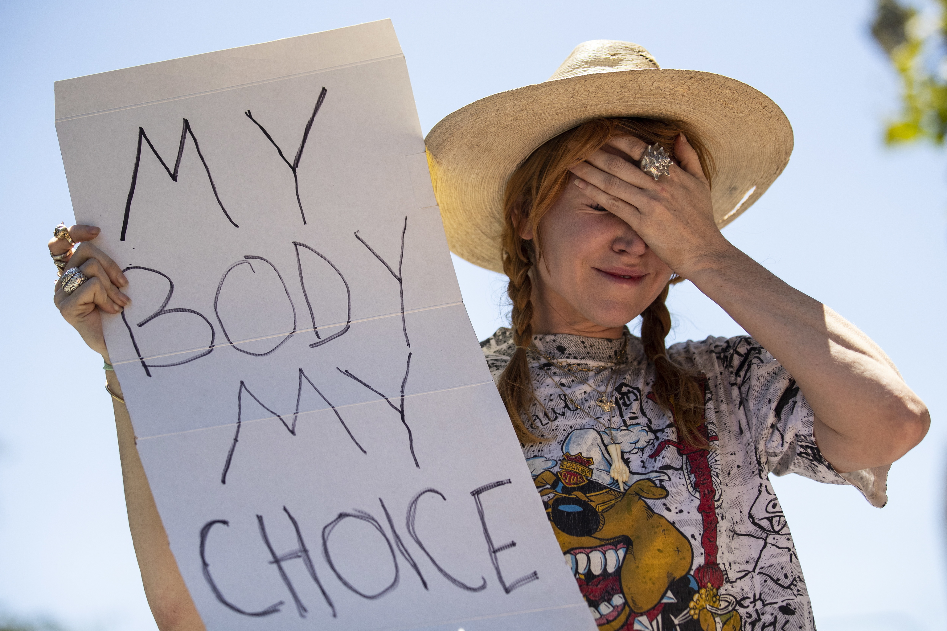 Una activista proaborto durante una protesta contra la decisión del Tribunal Supremo.