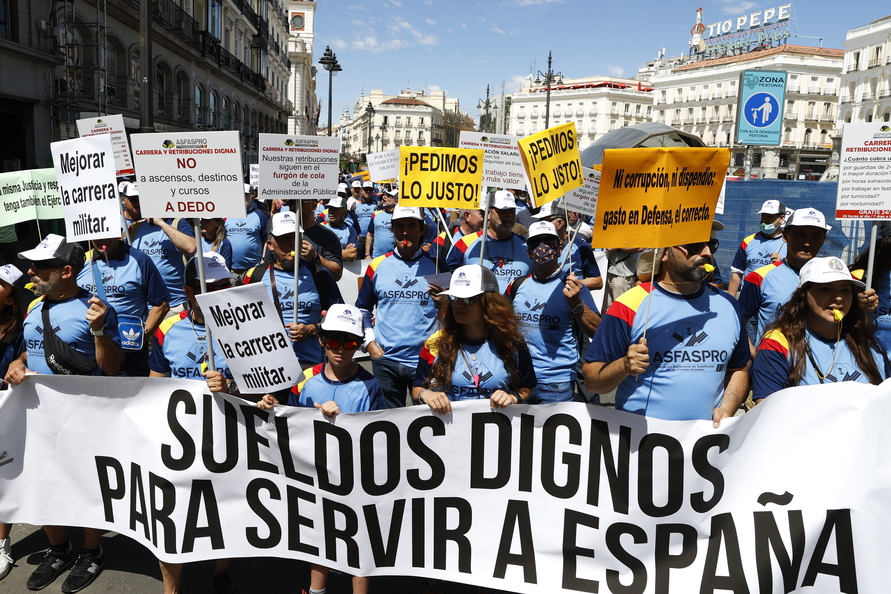 Manifestación convocada por las asociaciones de militares ASFASPRO, ATME y UMT para reivindicar una carrera y unas retribuciones "dignas", este sábado en Madrid.