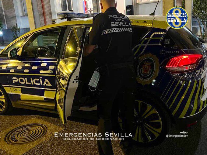La Polica de Sevilla detiene a un varn por agredir a su pareja, en presencia de su hijo.