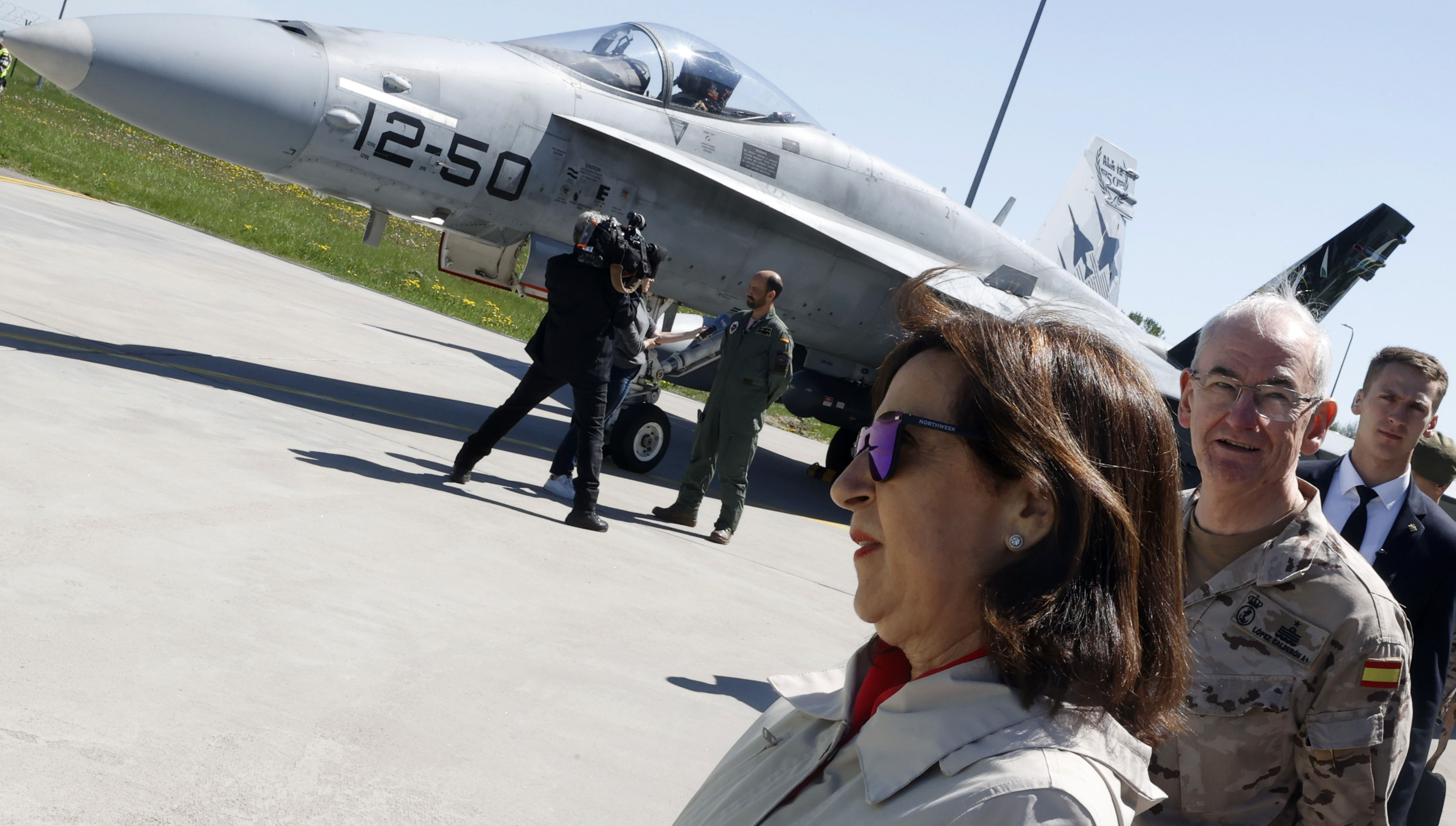 Margarita Robles, durante una visita a la base de Siauliali (Lituania), donde existe un contigente español del Ejército del Aire.