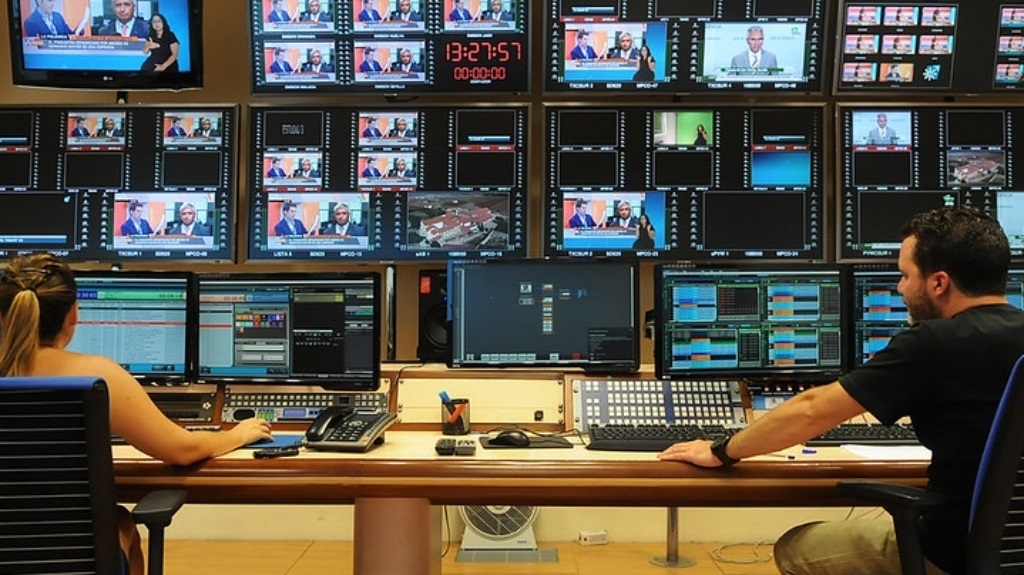 Mesa de realización de Canal Sur Televisión.