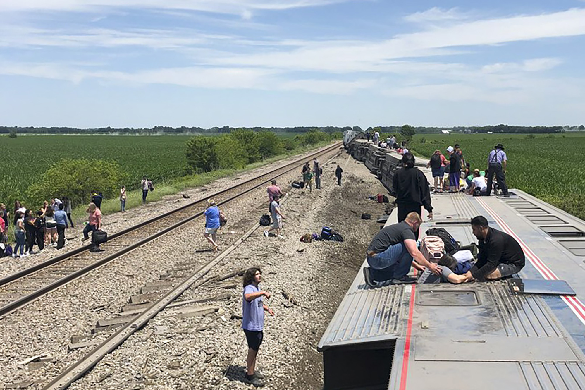 Al menos tres muertos y 50 heridos por el descarrilamiento de un tren en Estados Unidos