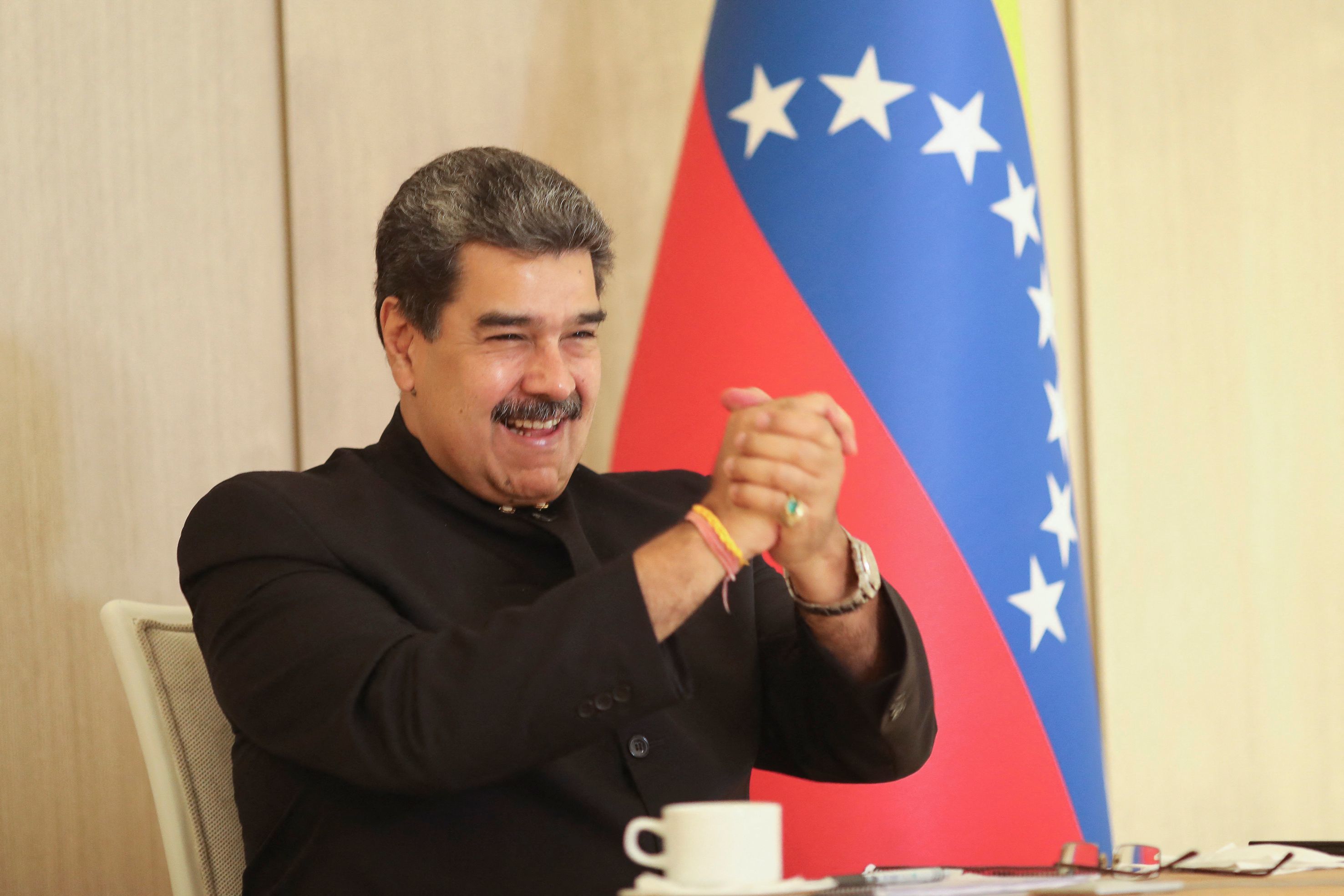Enviados de Biden retoman en Caracas las negociaciones con Maduro