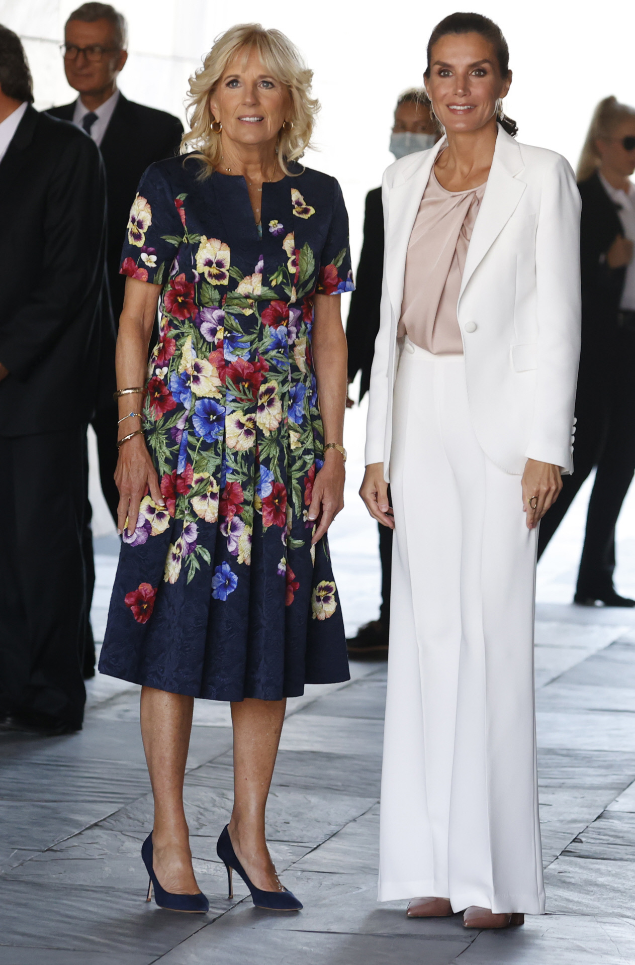 Look completo de Jilla Biden y la Reina.