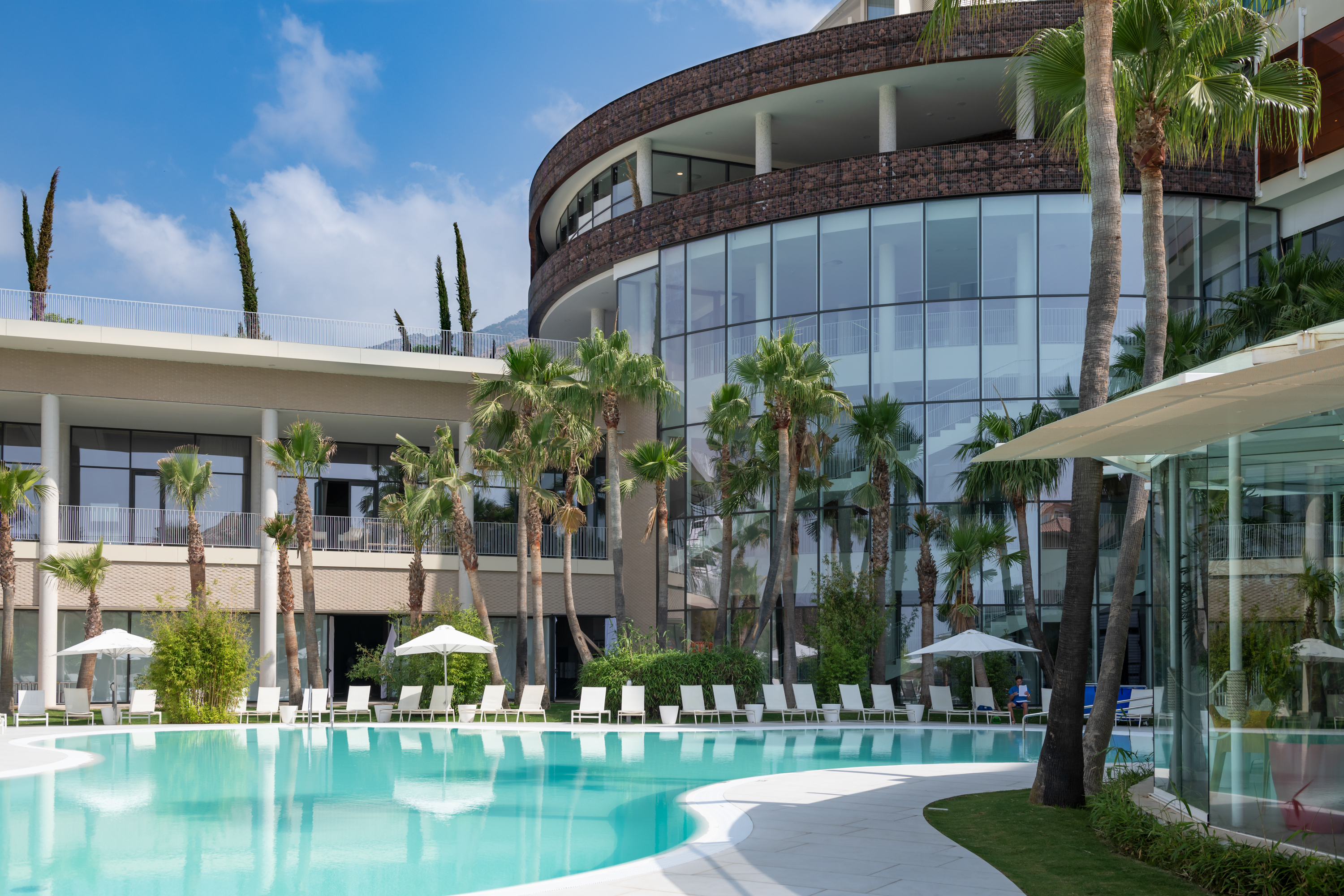 Una de las piscinas del Higuerón Hotel de Málaga.