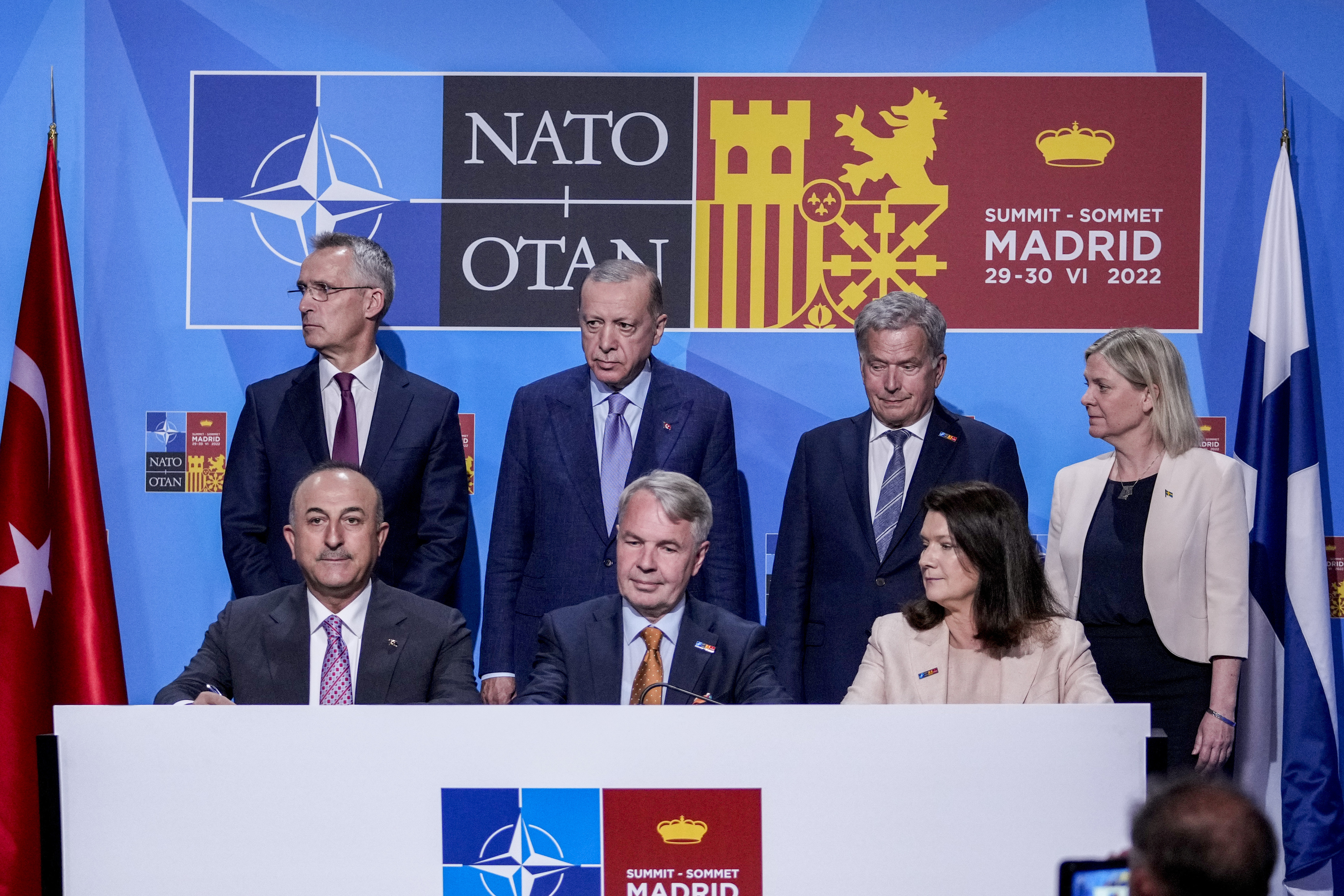 Representantes y líderes de Turquía, Suecia y Finlandia rubrican el acuerdo que desbloquea la entrada de Estocolmo y Helsinki en la OTAN.