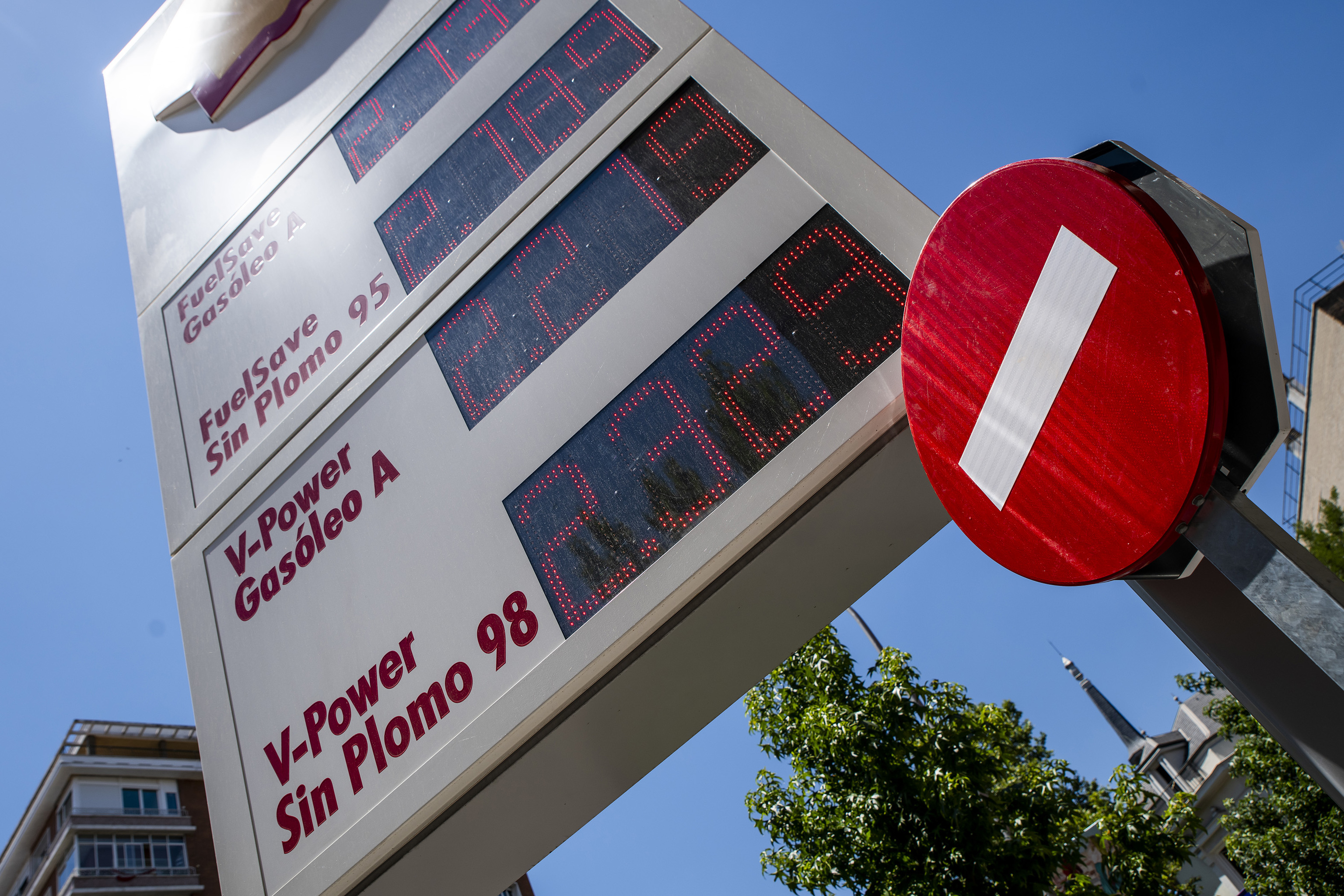 Gasolinera en la calle Alberto Aguilera, en Madrid.