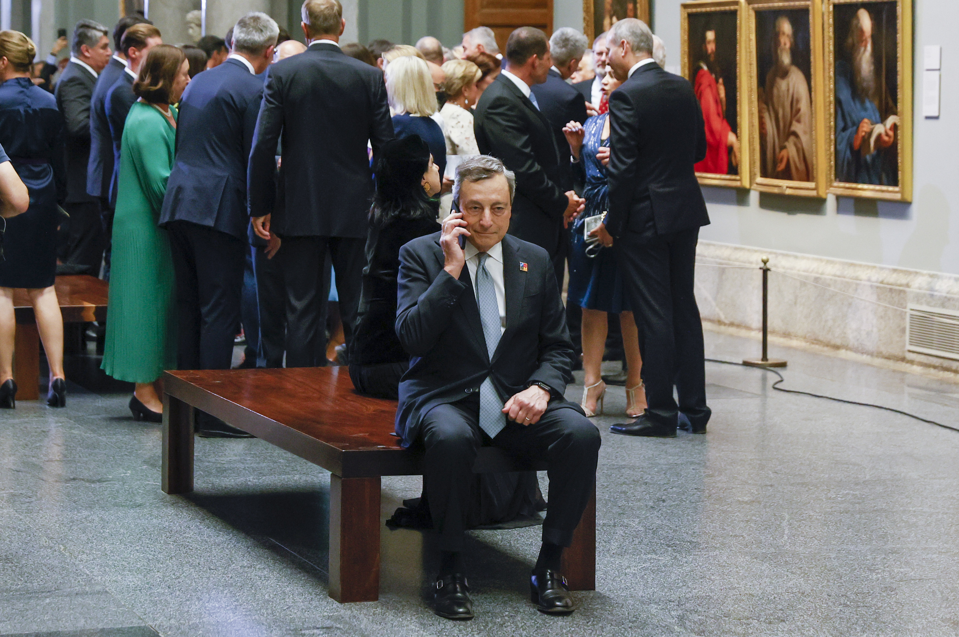 Draghi sentado en El Prado