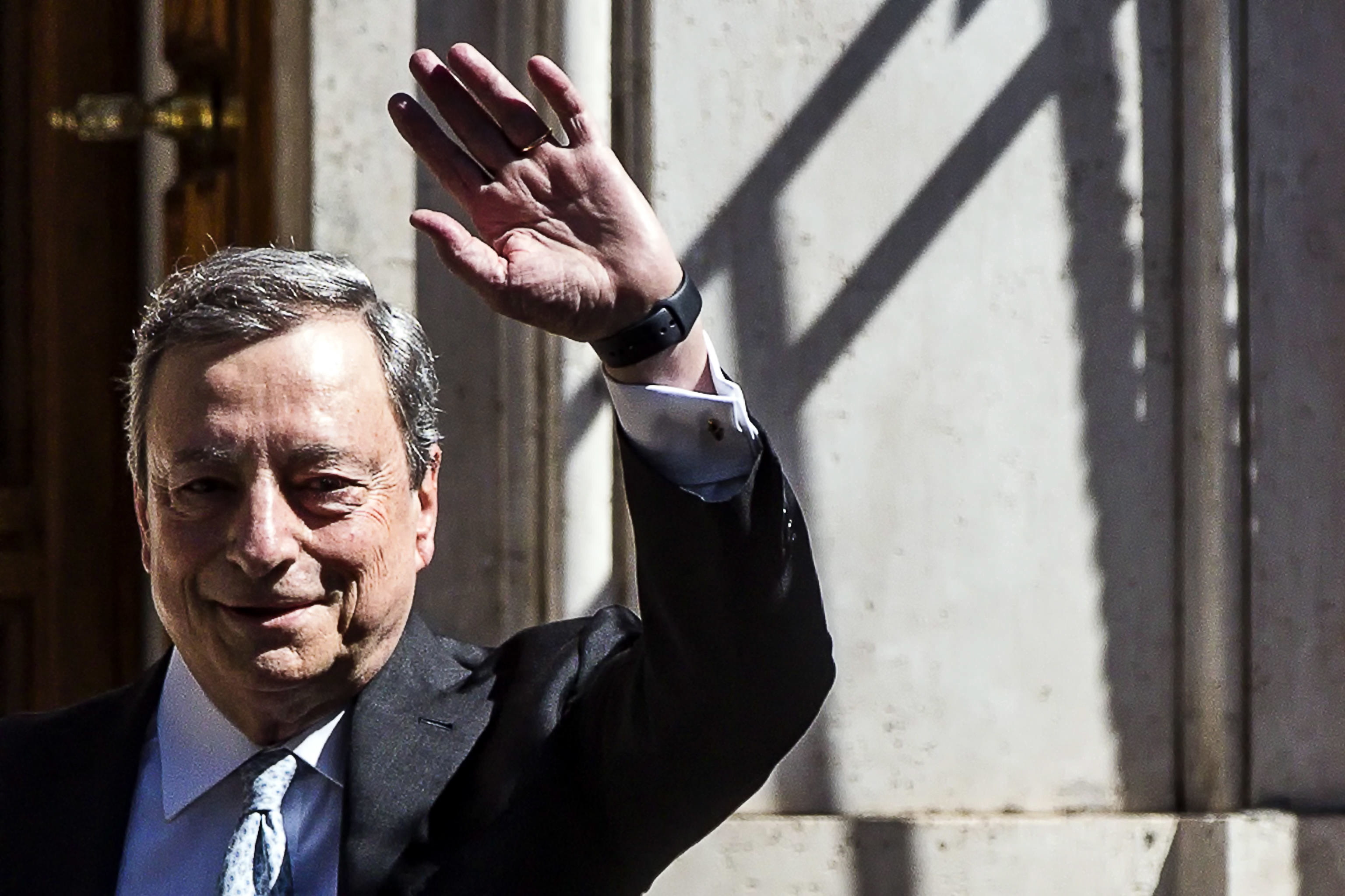 Draghi regresa antes de la cumbre de la OTAN por una crisis de Gobierno en Italia