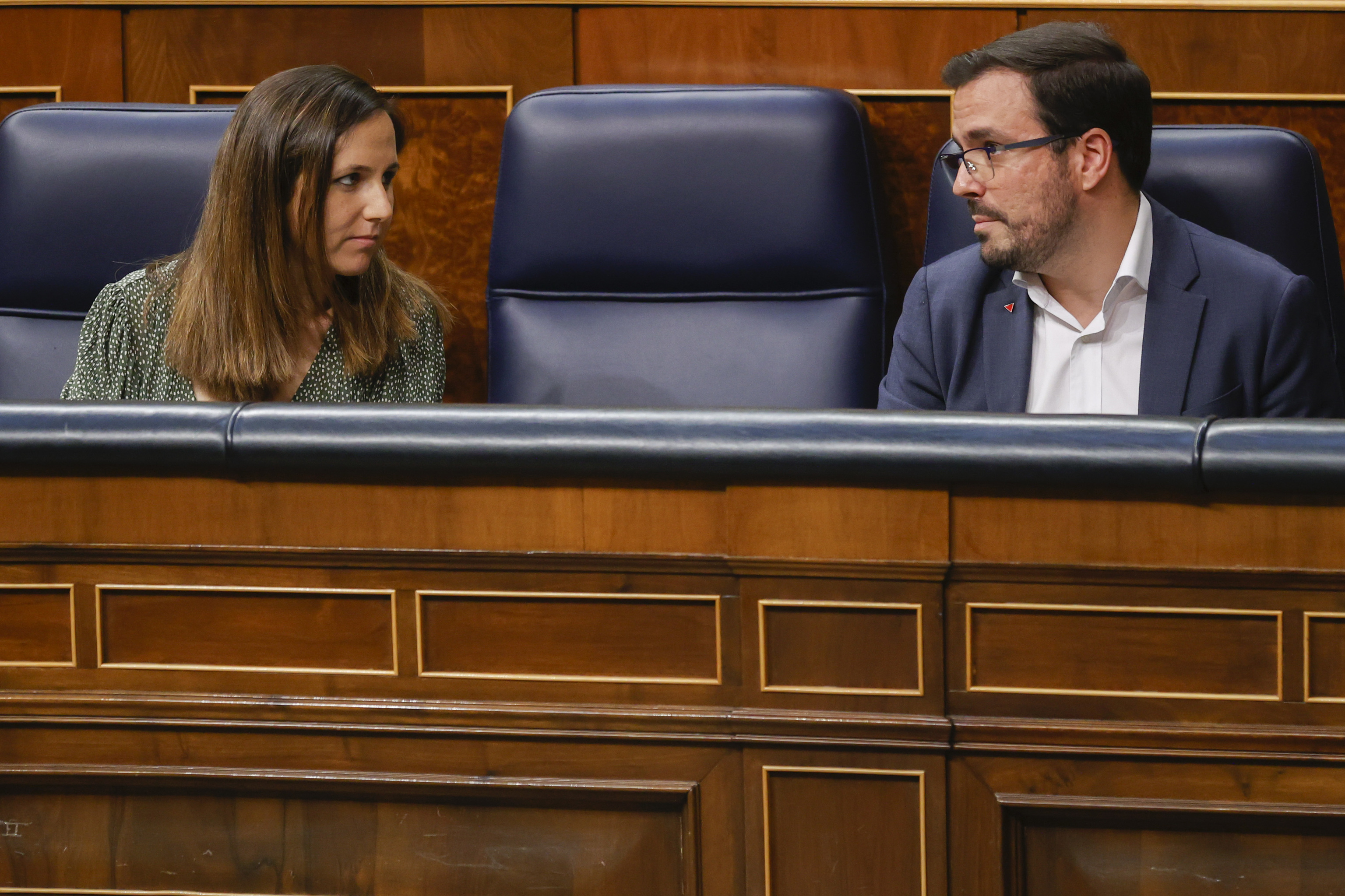 Los ministros de Unidas Podemos, Ione Belarra y Alberto Garzón, en el Congreso.