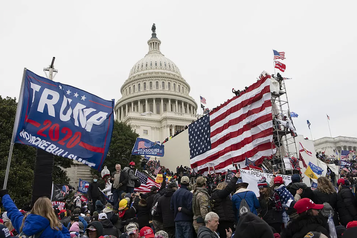 Manifestantes a las puertas del Capitolio, en Washington.