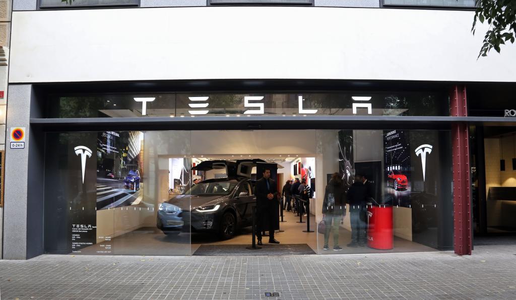 Concesionario de Tesla en Paseo de Gracia en Barcelona, Passeig de Gràcia