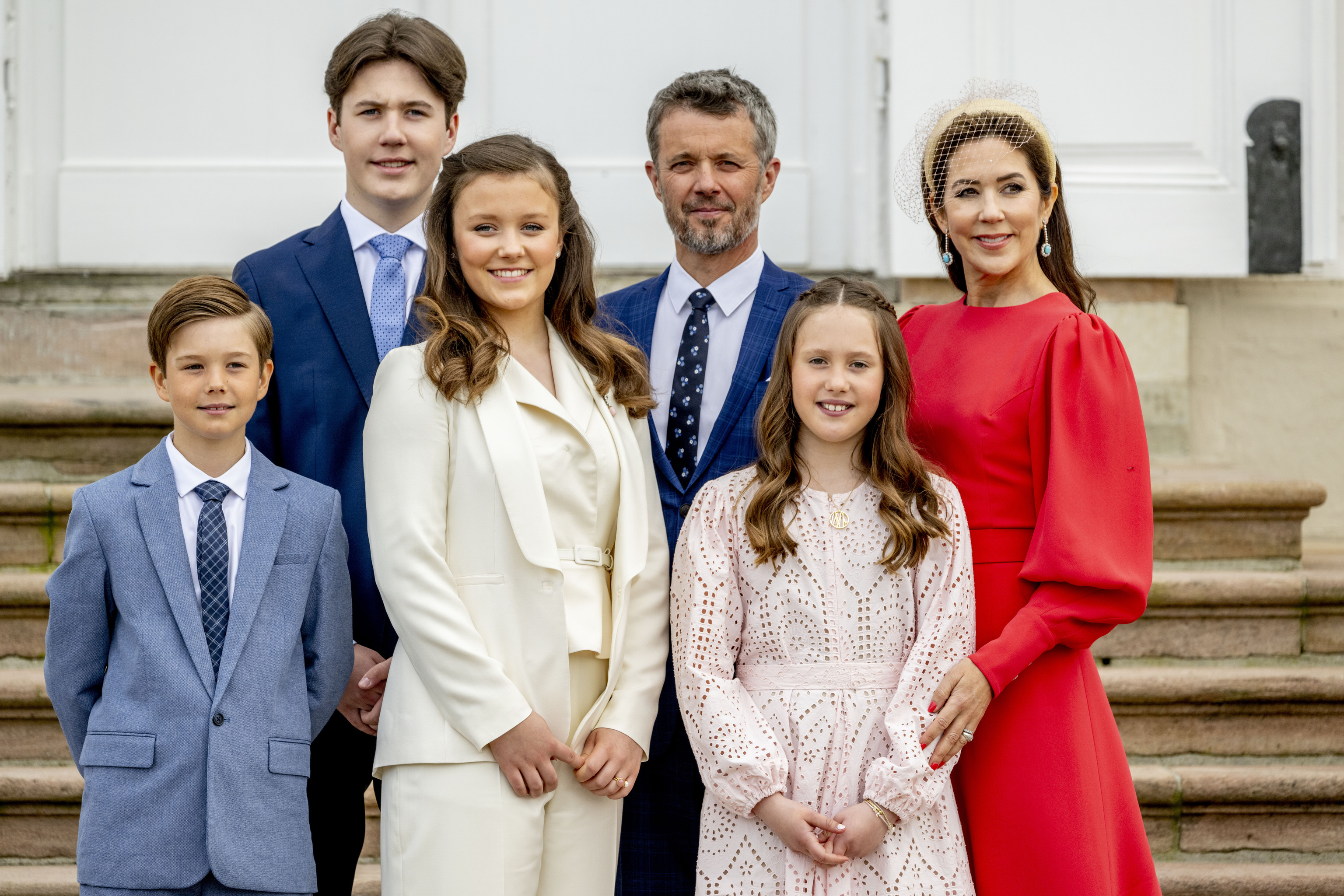 La princesa Isabella, el prncipe Frederik, la princesa Josephine , la princesa Mary,  el prncipe Christian y el prncipe Vincent de Dinamarca.