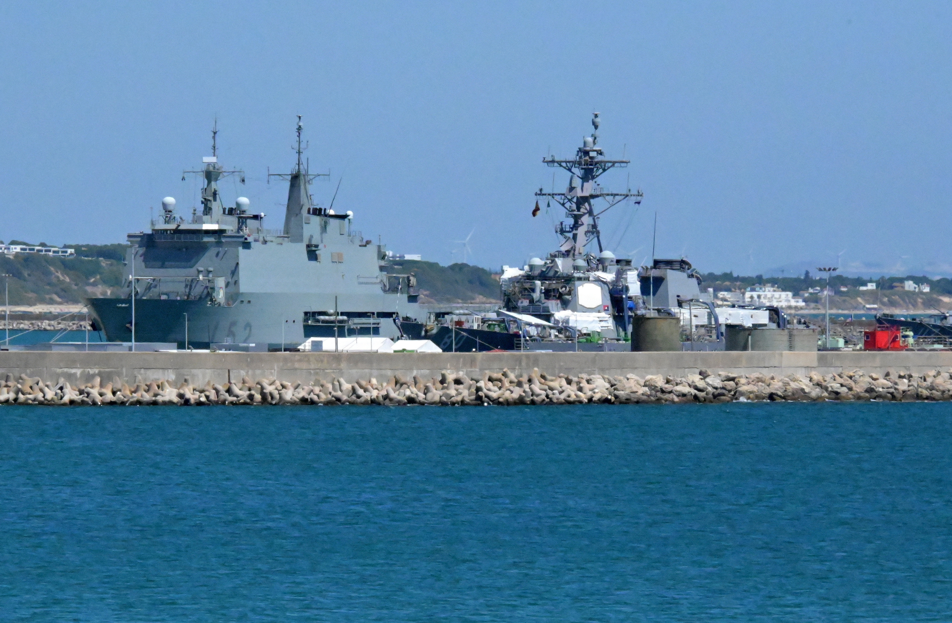 Buque americano en la Base Naval de Rota.