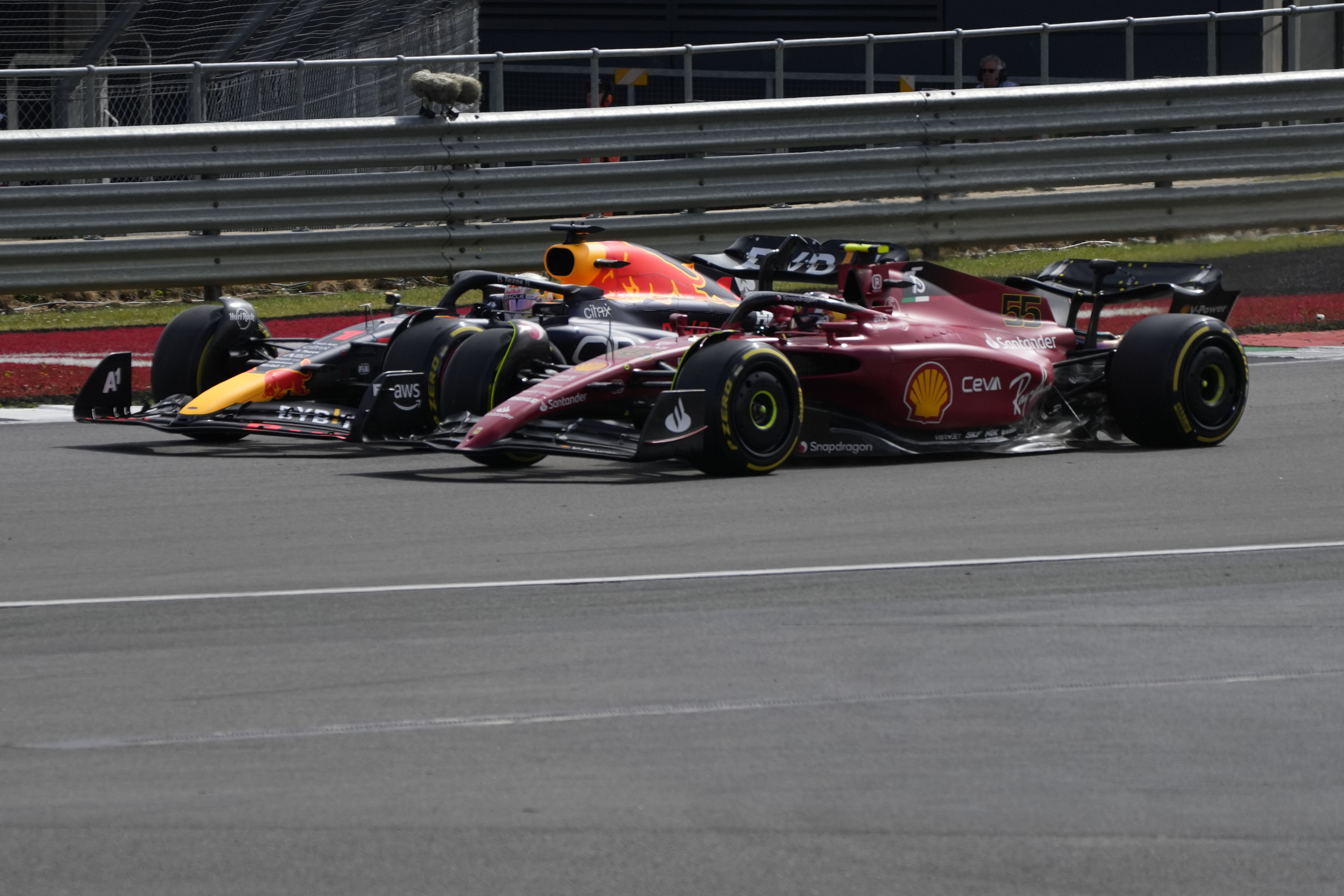 Sainz, frente a Verstappen, el domingo en Silverstone.