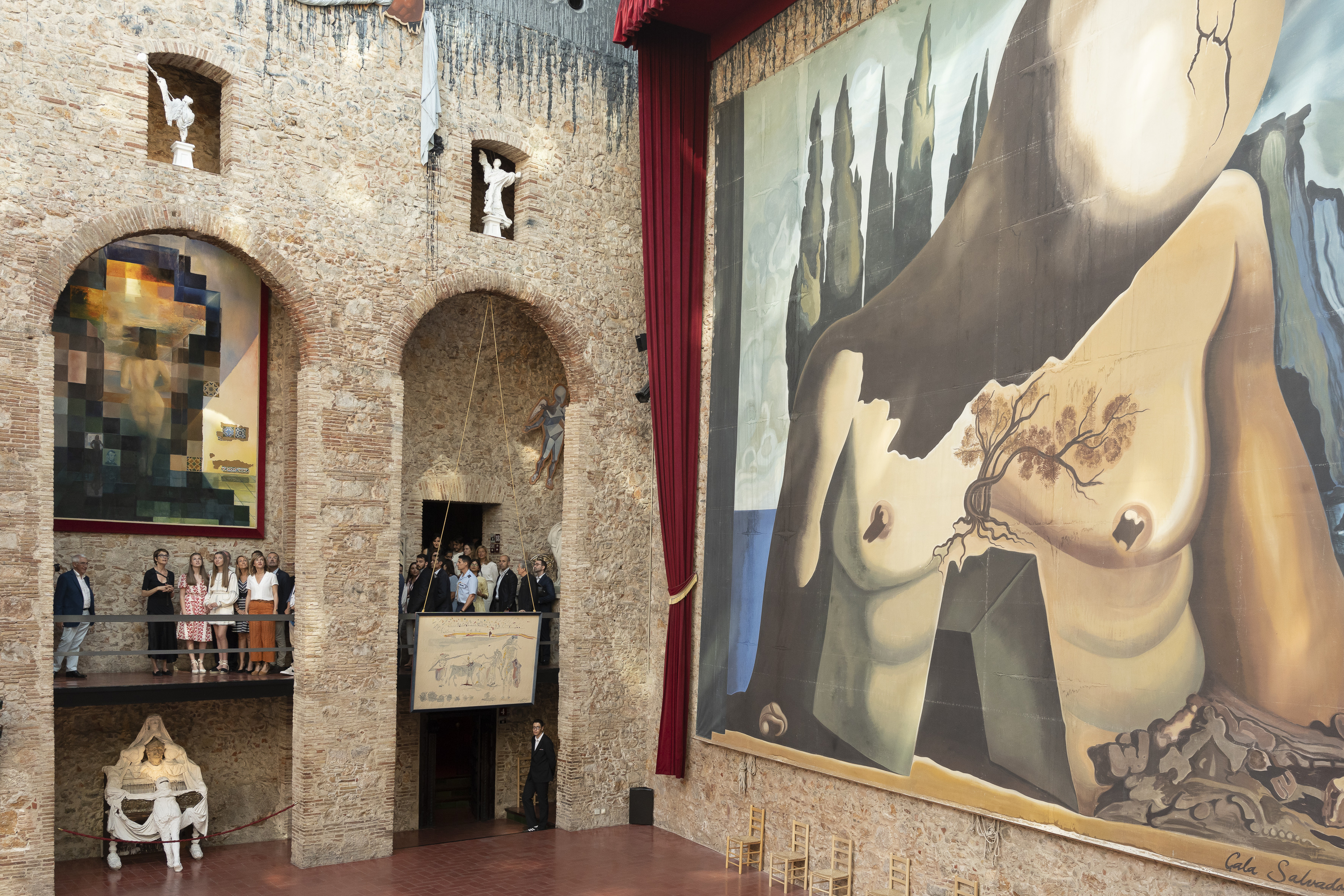 La Princesa y la Infanta, en su visita al Teatro Museo de Dalí.