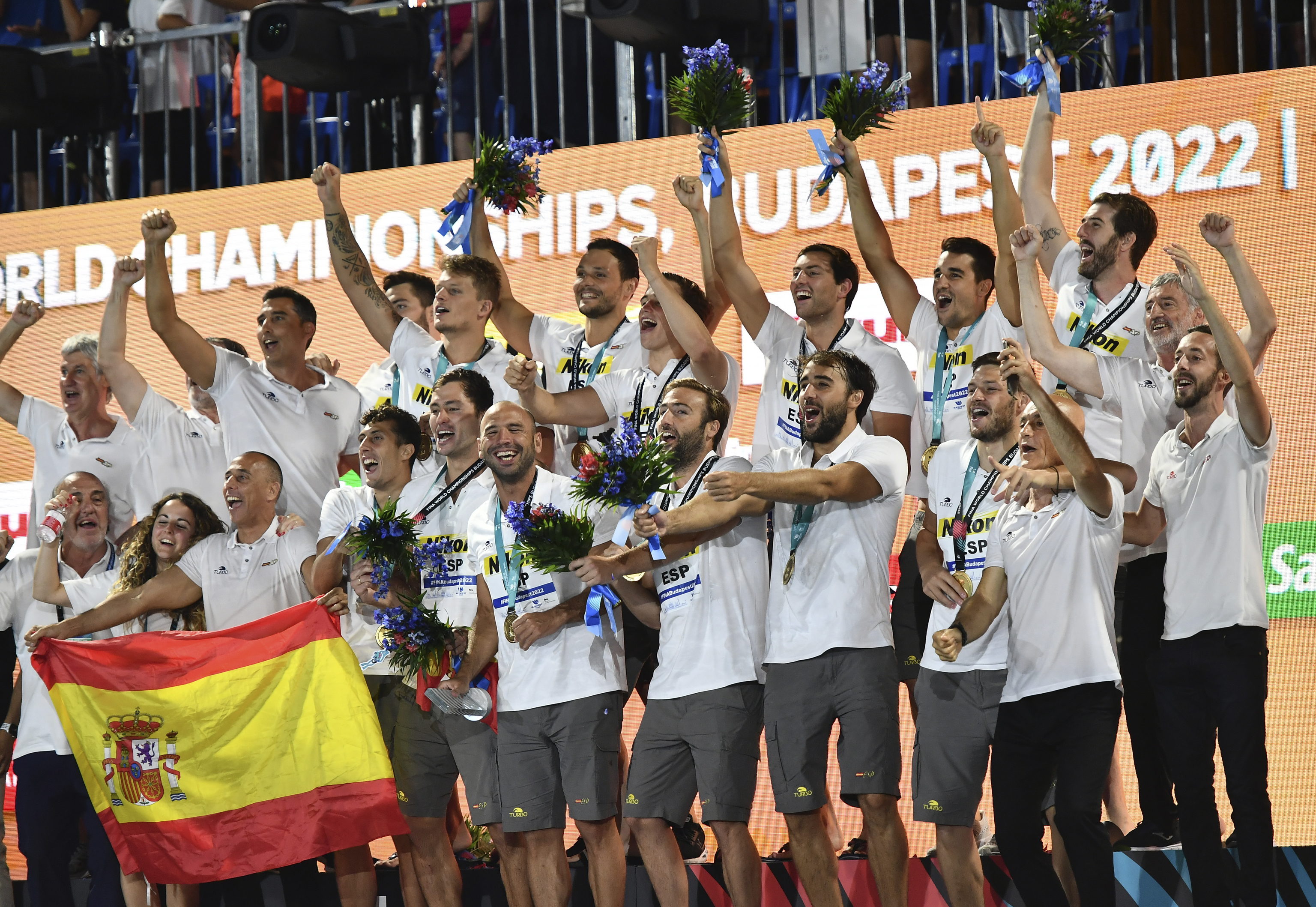 El equipo espaol de waterpolo, con el oro conseguido en Budapest.