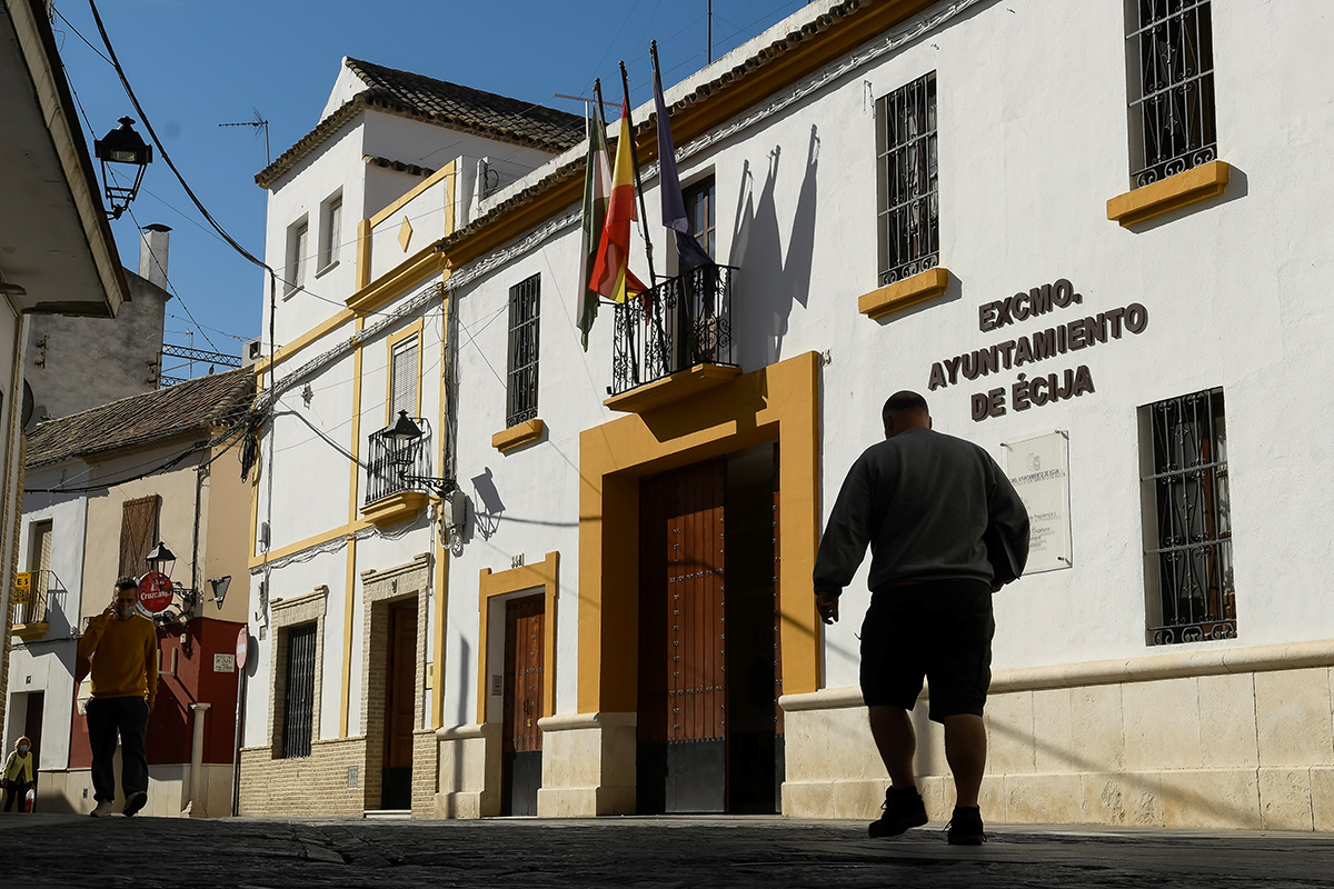 El Ayuntamiento de Écija, condenado por pagar más a los hombres que a las mujeres en los mismos puestos thumbnail