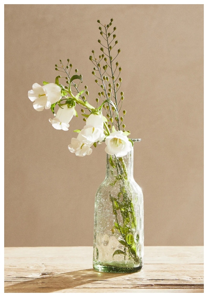 ALT: Jarrn de vidrio con forma de botella de Zara Home
