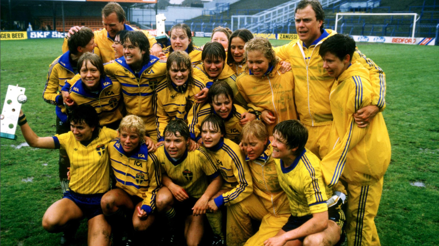 Las jugadoras de Suecia celebran su triunfo en la primera Eurocopa de 1984.