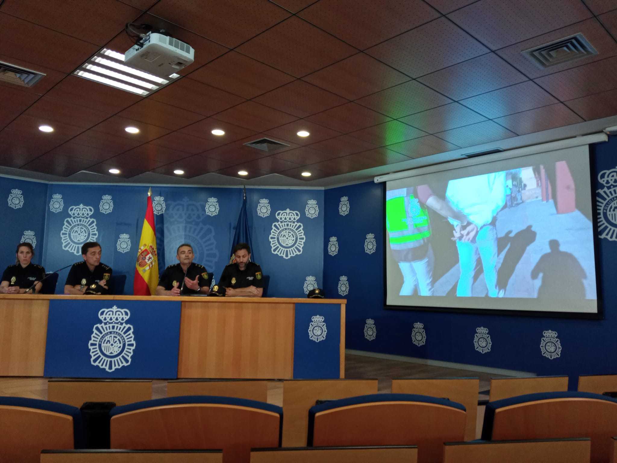 La Polica desmonta el sistema de financiacin de los DDP: una sociedad de pandilleros y 'hackers' con 66 detenidos