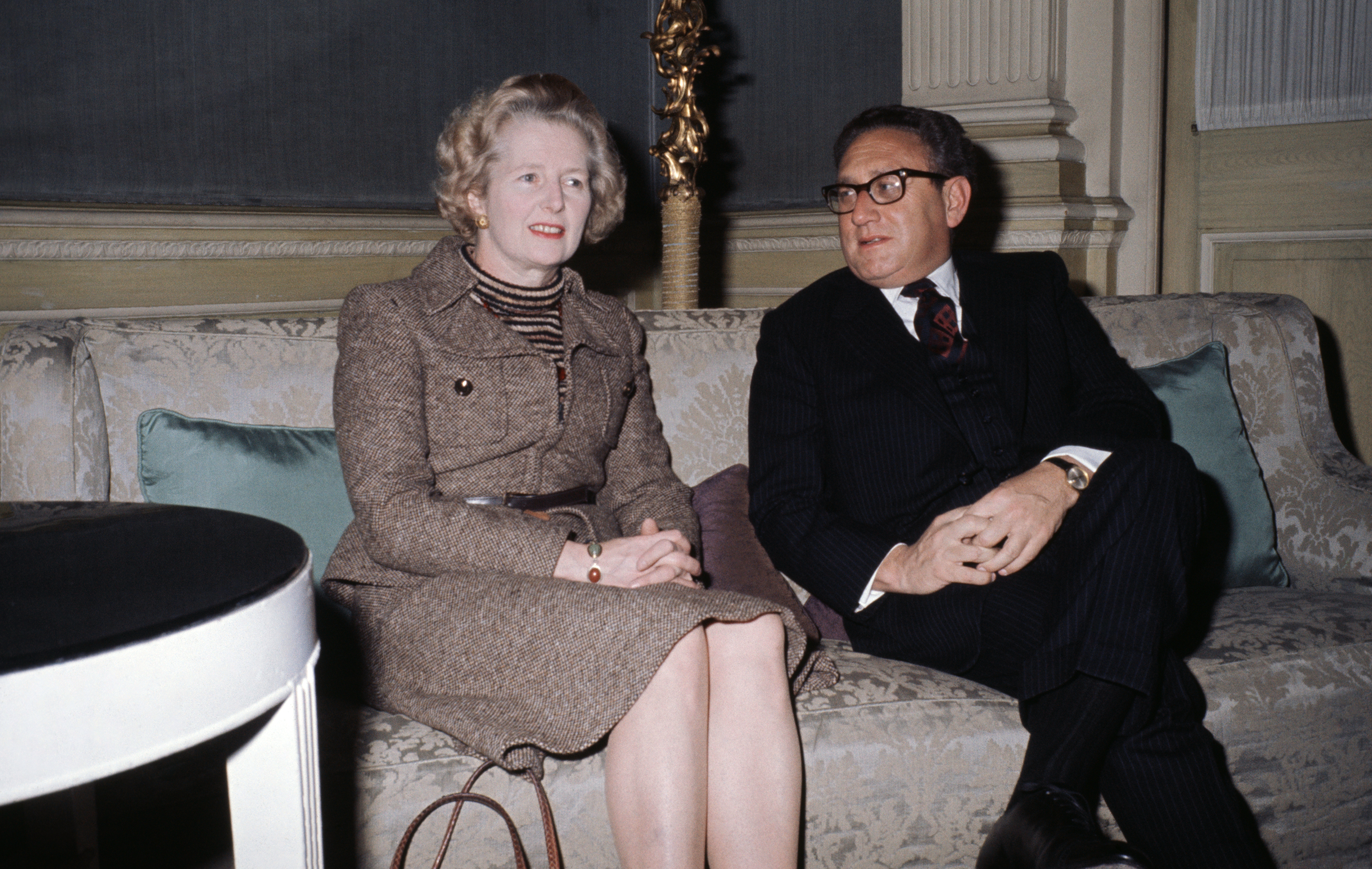 Margaret Thatcher y Henry Kissinger en Londres en el año 1975.