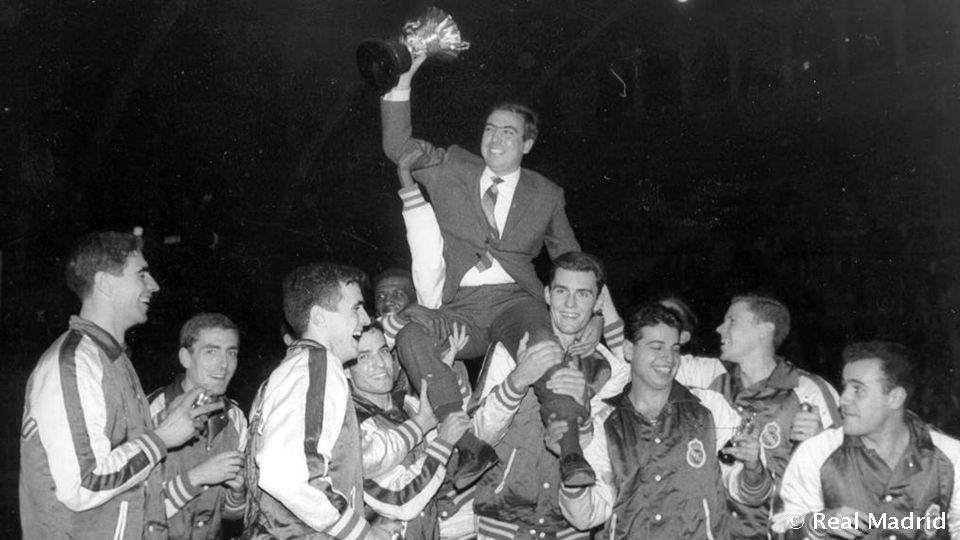 Pedro Ferrndiz, celebrando una Liga.