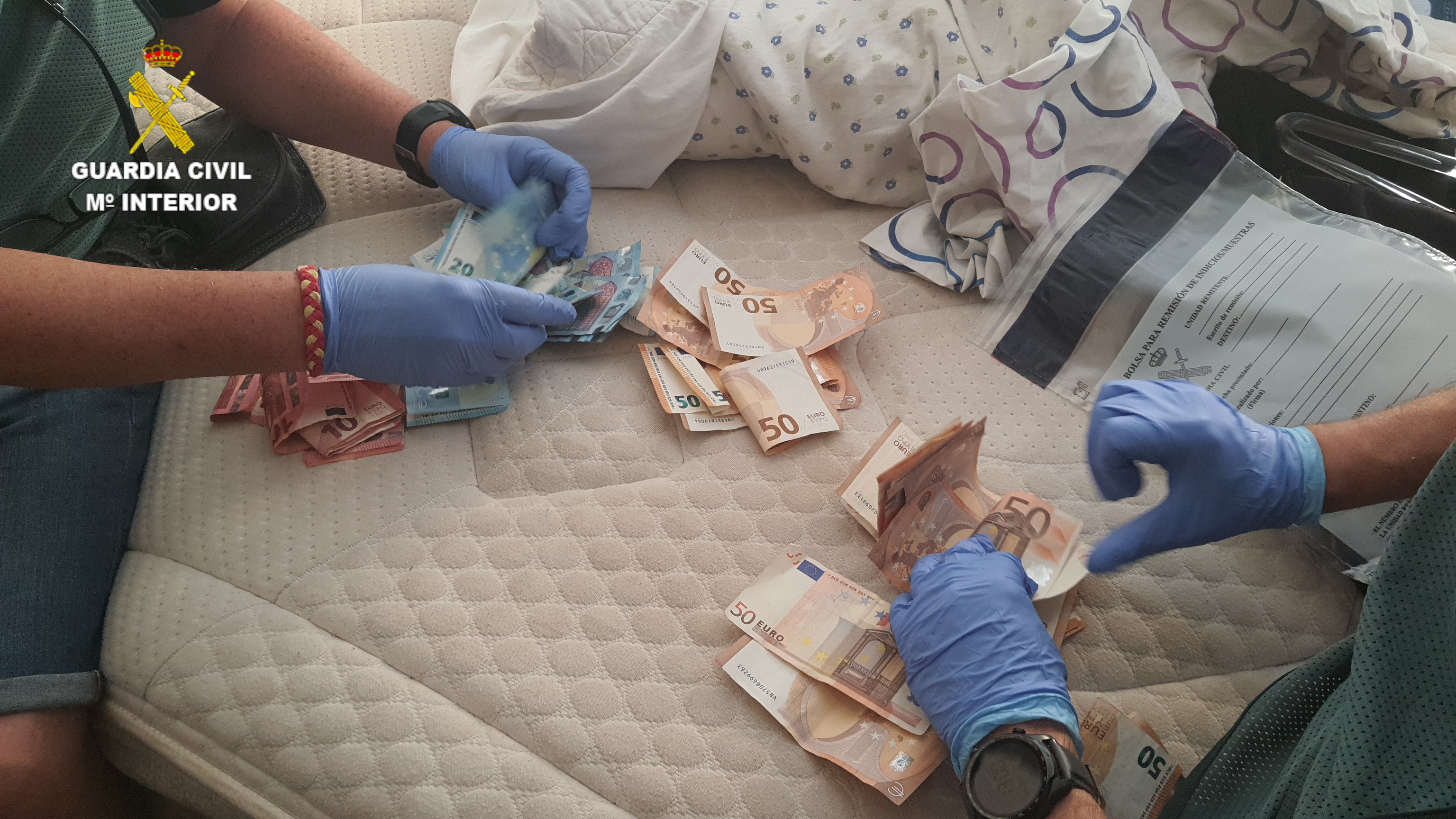 En los domicilios se encontraron ms de 11.000 euros en efectivo.