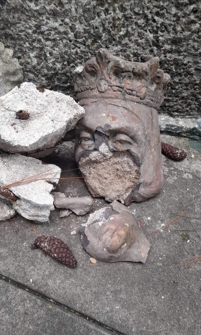 Destruyen un monumento a Isabel la Católica en Ciudad de Guatemala