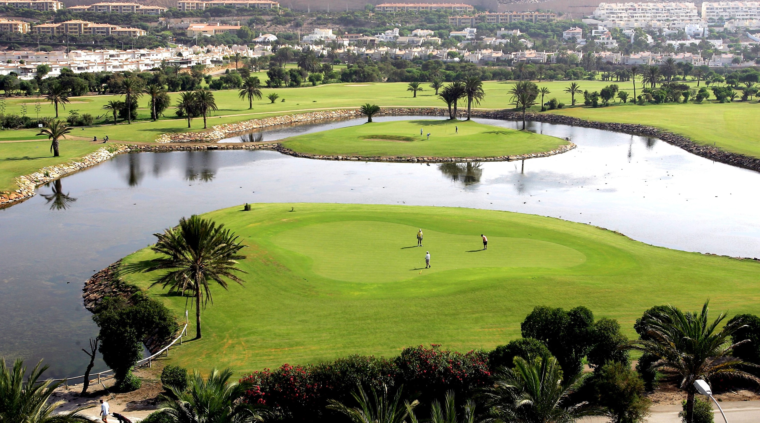 Vista del campo de golf diseñado bajo las directrices de Gary Player.