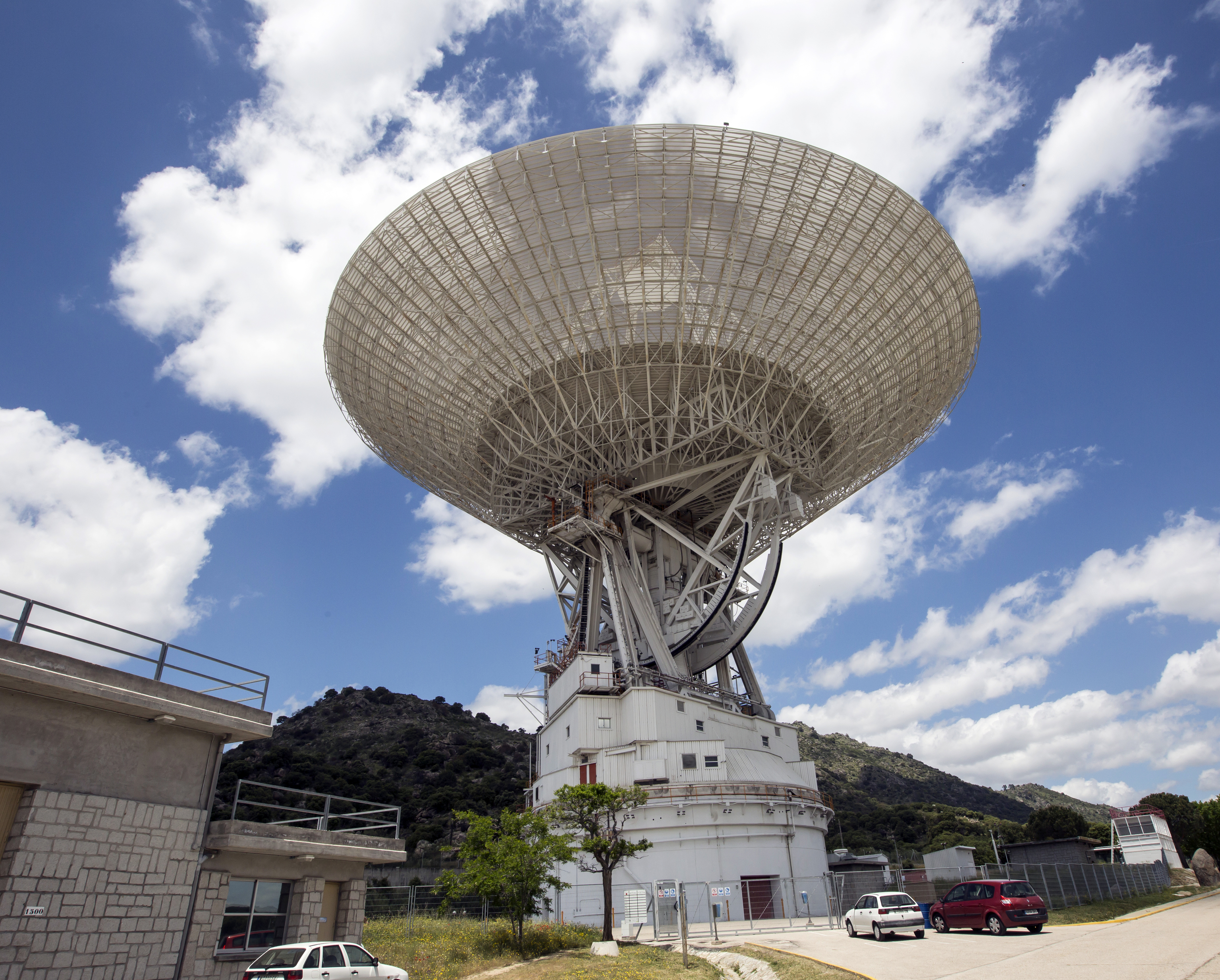 Una de las antenas de la estacin de Robledo de Chavela.