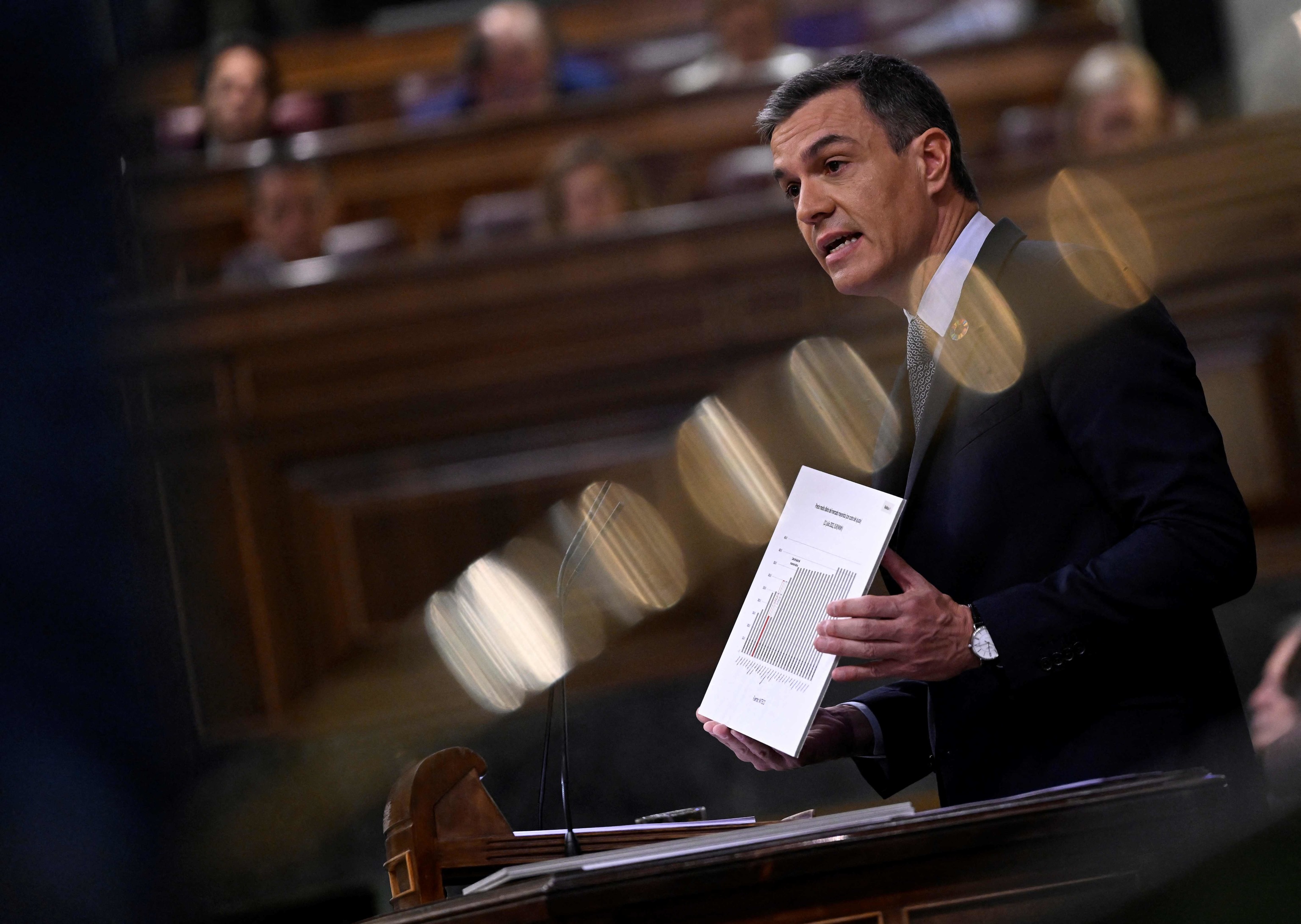 El Ibex se desploma durante el discurso de Sánchez y el nuevo impuesto a los bancos les hace perder hasta un 8%