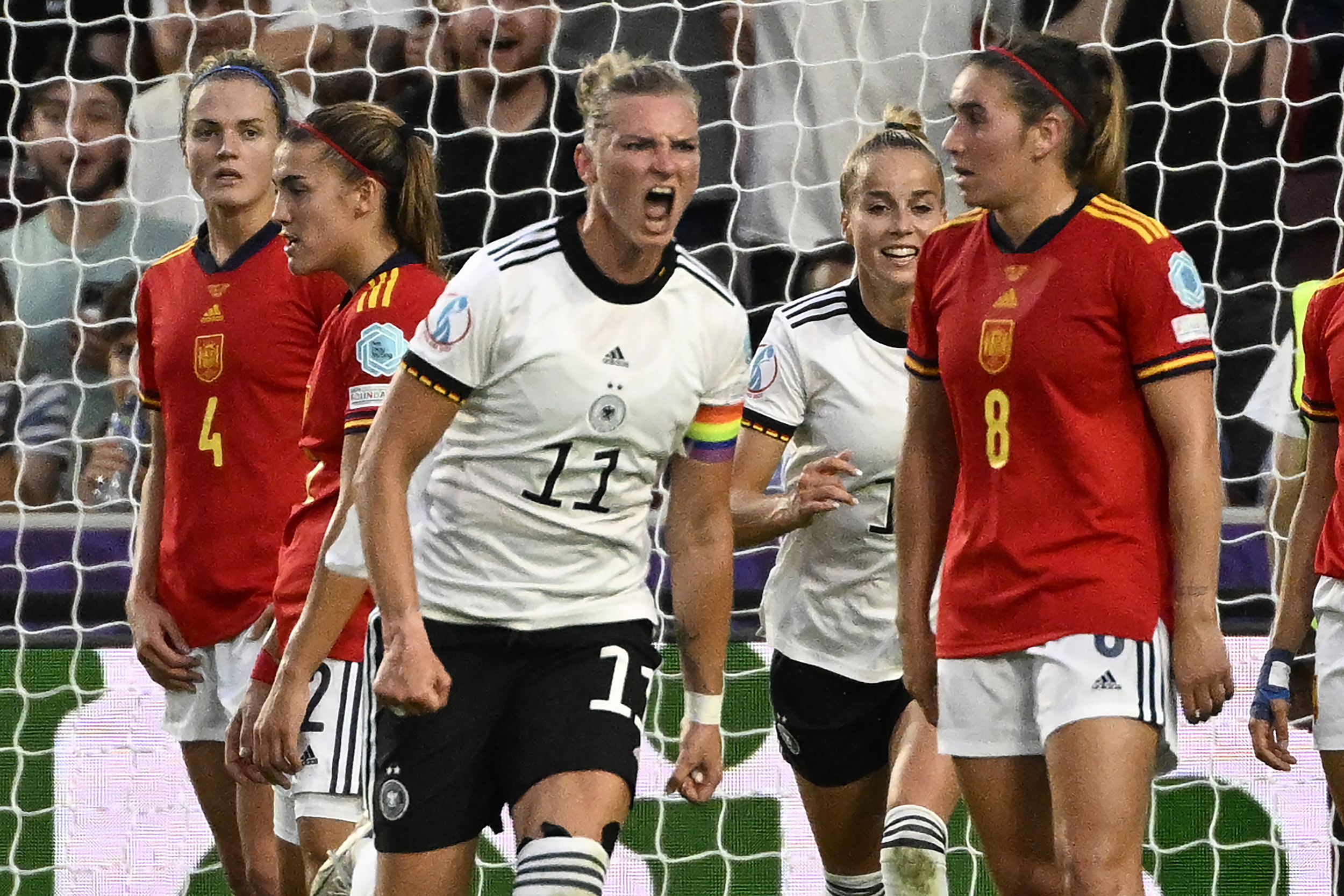 Alemania celebra uno de sus dos goles ante Espaa.
