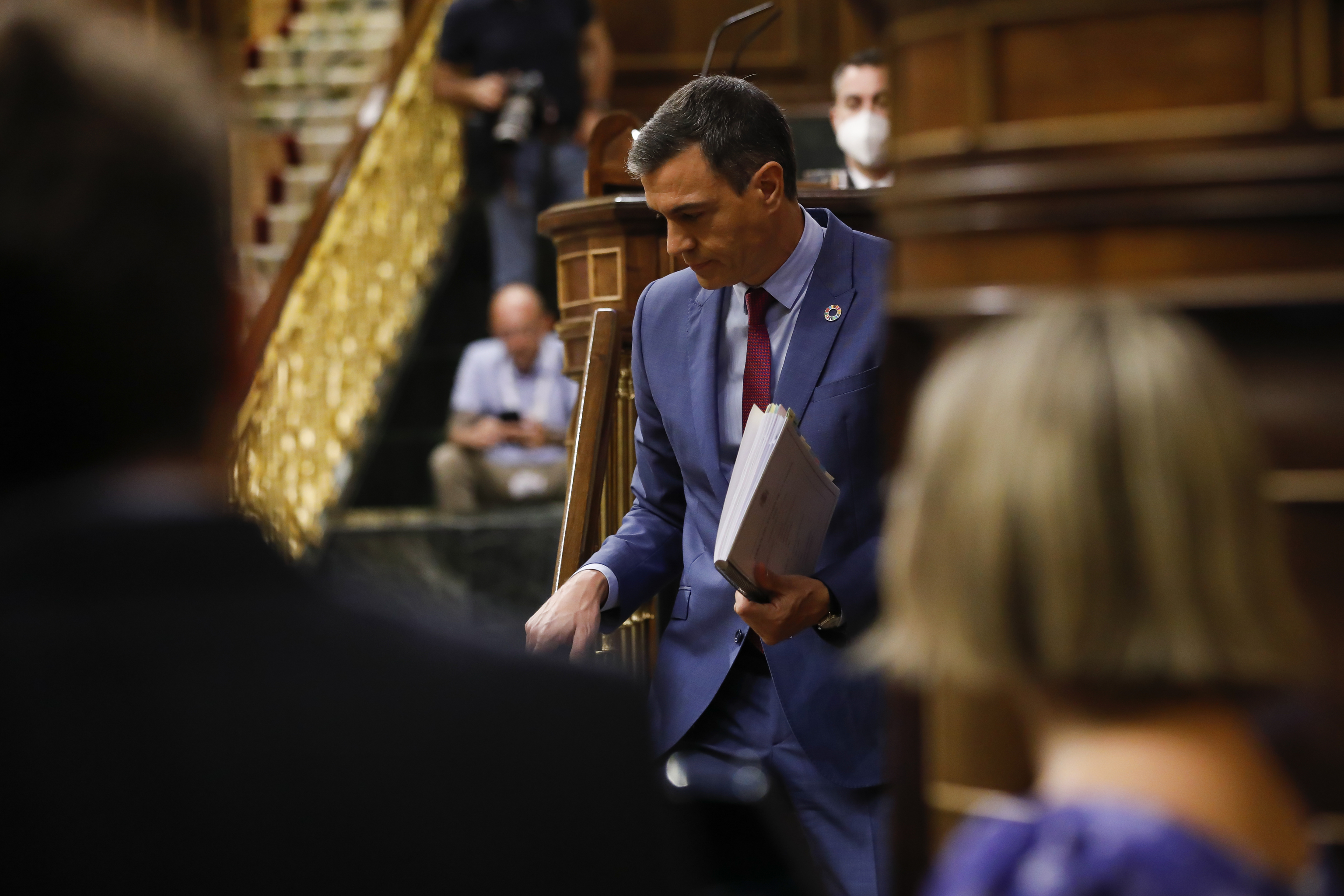 Pedro Snchez, bajando de la tribuna del Congreso de los Diputados tras su intervencin en el Debate sobre el estado de la Nacin