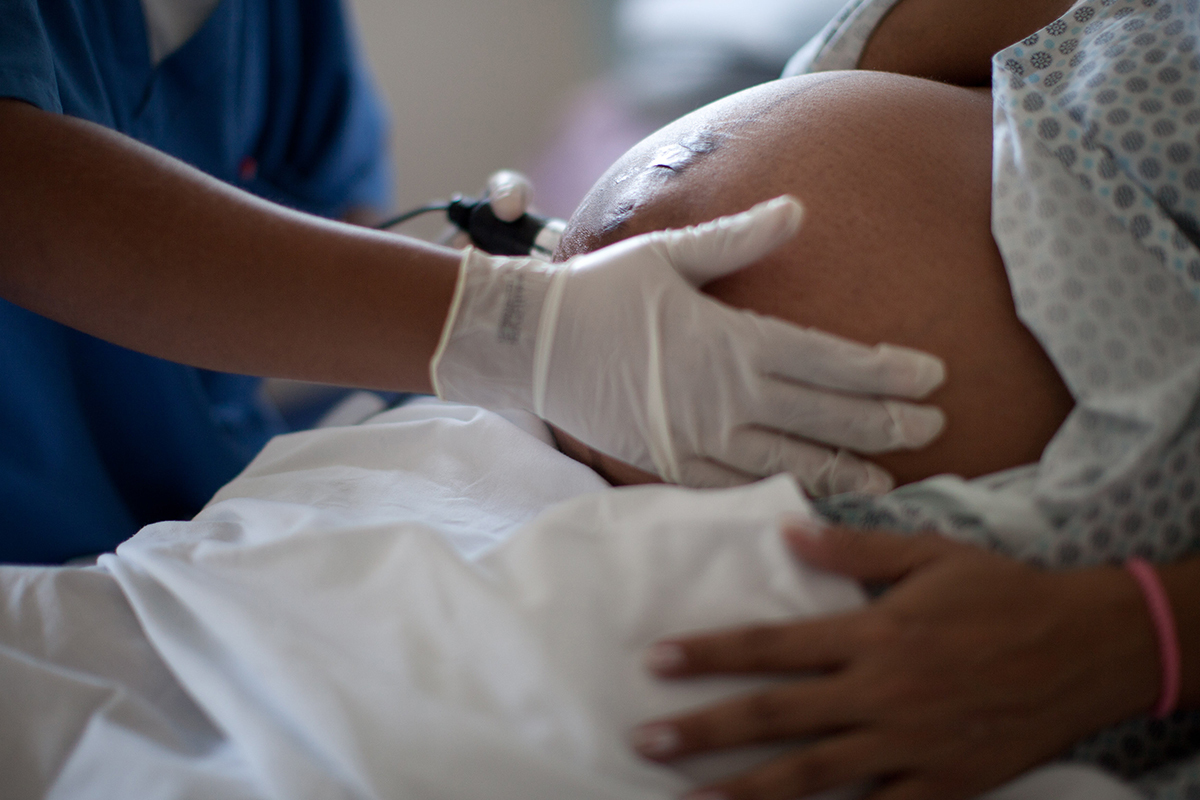 Mujer a punto de dar a luz en un hospital pblico de Ro de Janeiro.